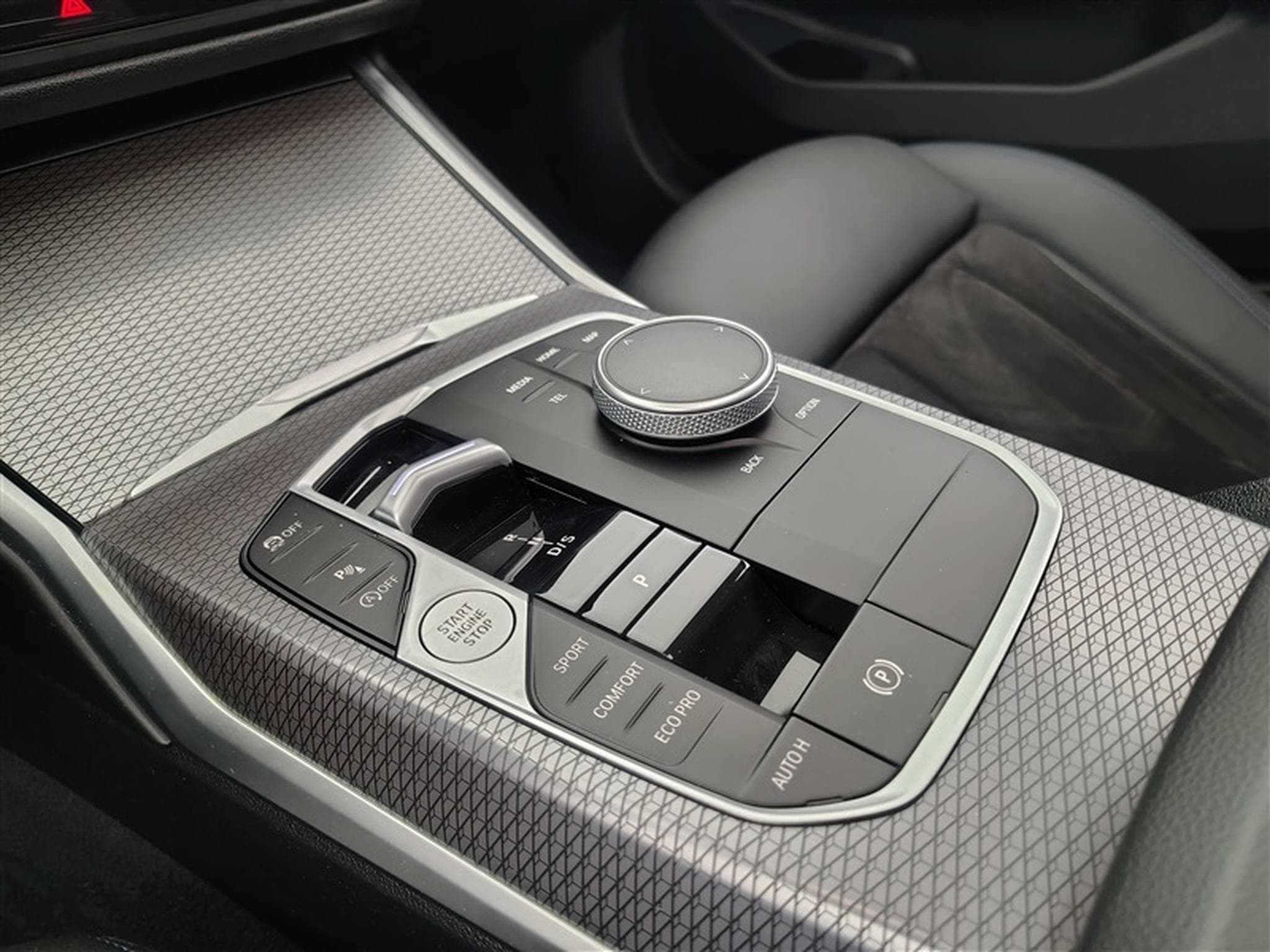BMW 318 iA Pack M  Navi / Led / PDC+Caméra / Pano (2024) - Photo 12
