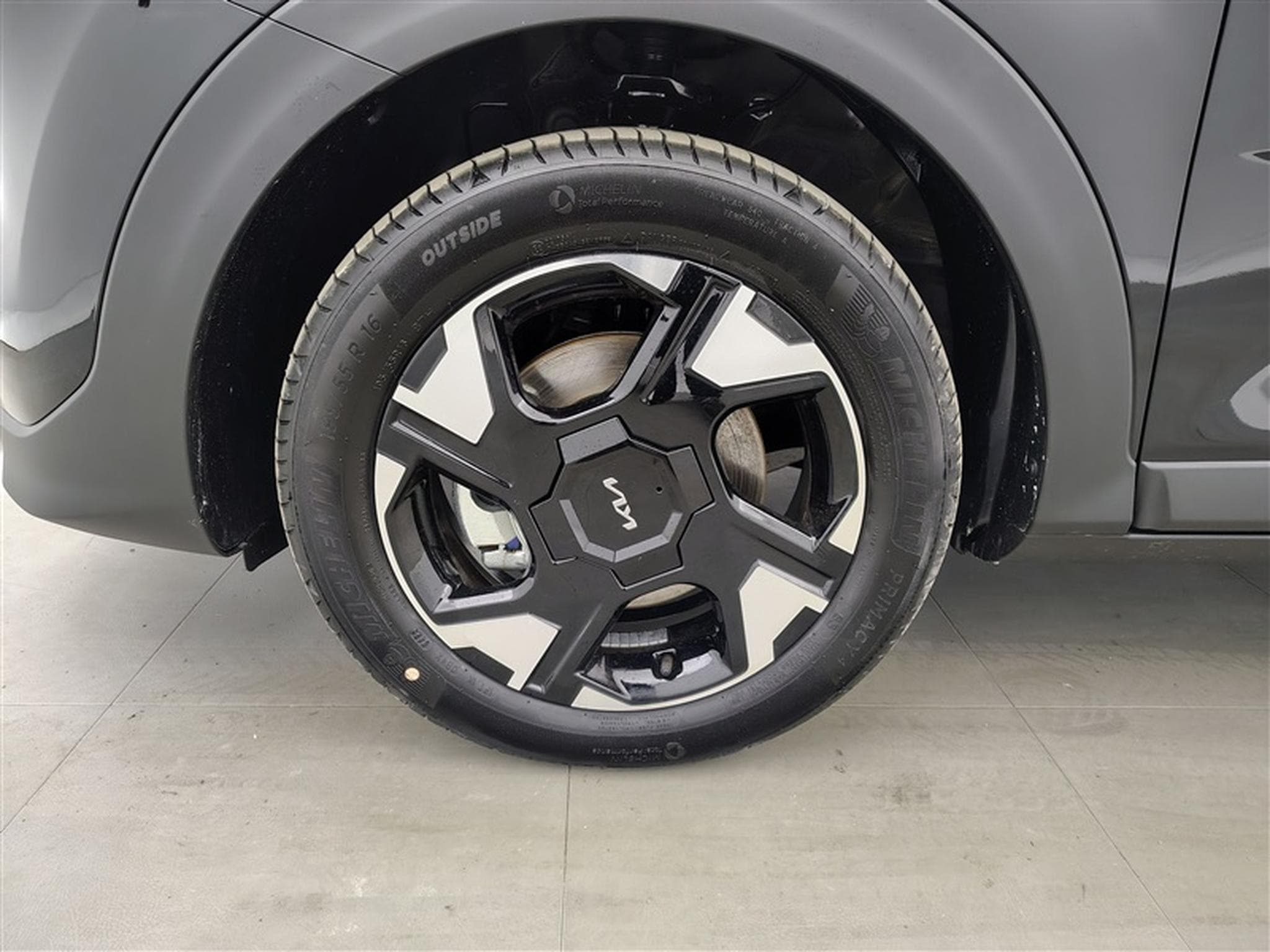 Kia Stonic 1.0 T-GDi DCT LX NAVI / FULL LED / CAMERA / JA 16" (2026) - Photo 6