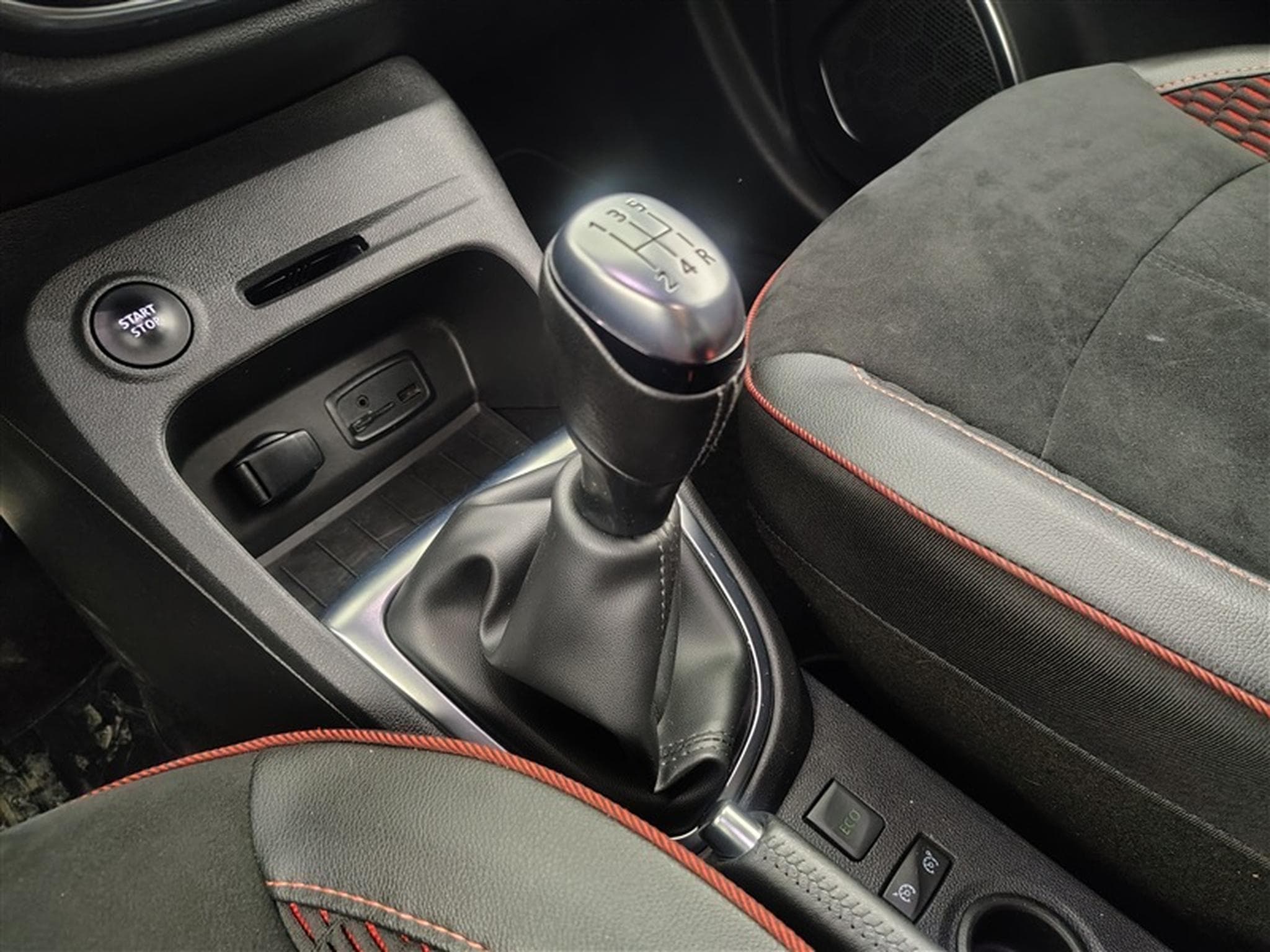 Renault Captur Red edition/ (2019) - Photo 12