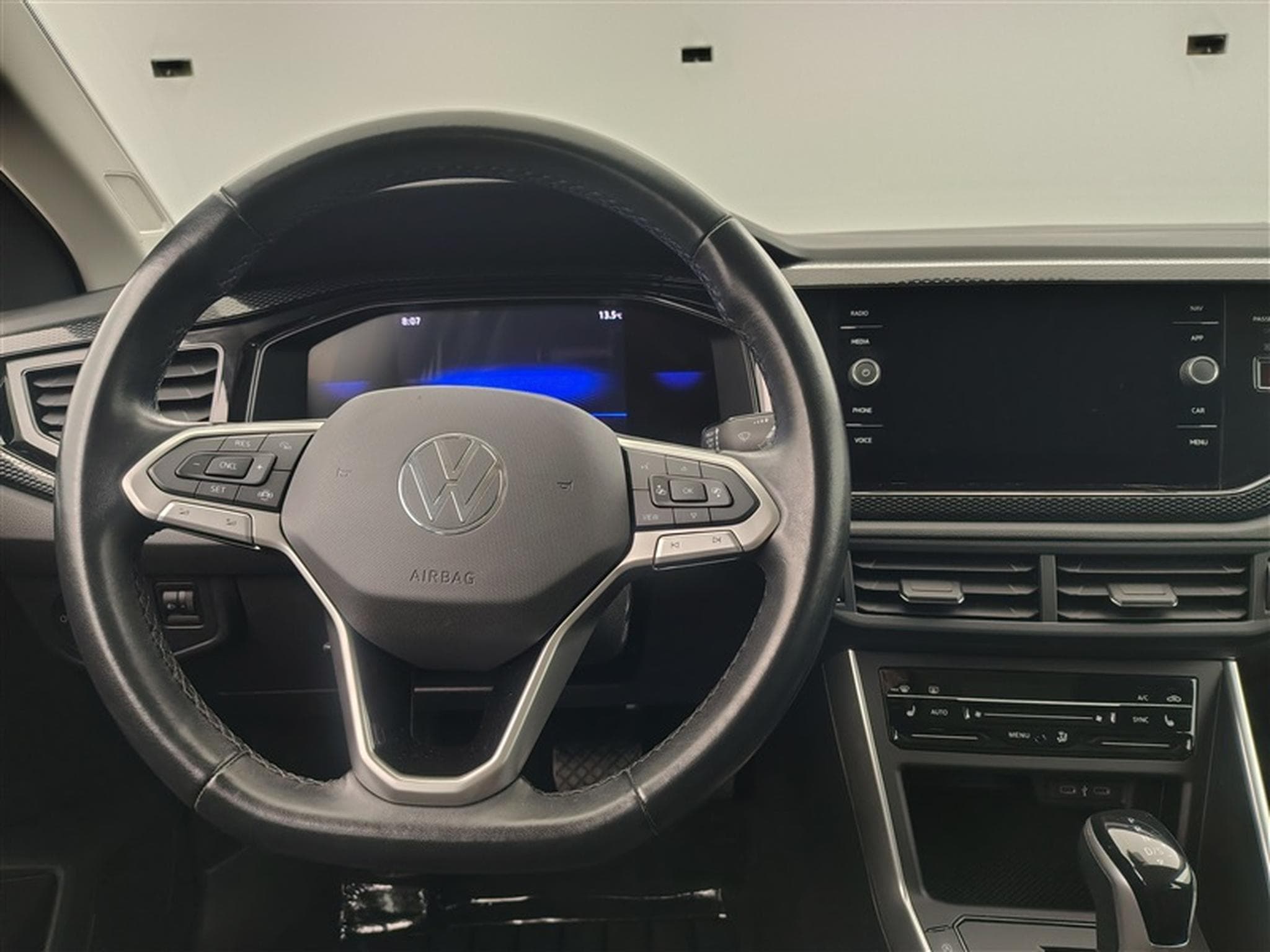 VW Polo 1.0 TSI 95Cv DSG CARPLAY / FULL LED / PDC AV-AR (2024) - Photo 9