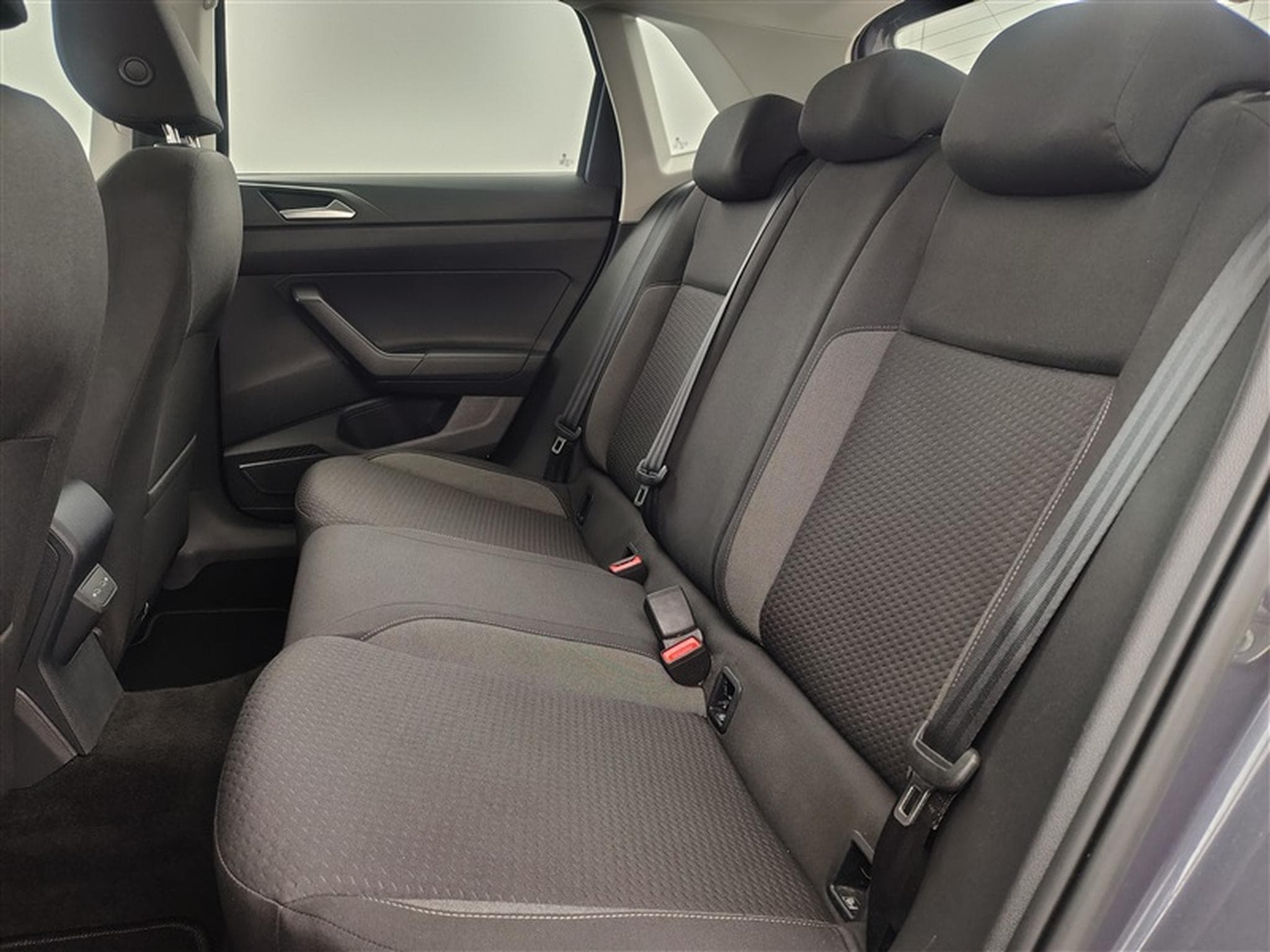 VW Polo 1.0 TSI 95Cv DSG CARPLAY / FULL LED / PDC AV-AR (2024) - Photo 13