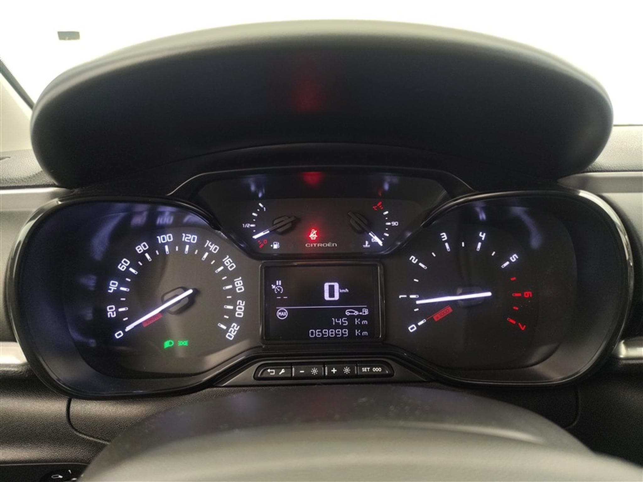 Citroen C3 1.2i PureTech Shine CARPLAY / FULL LED / JA 16" (2023) - Photo 10