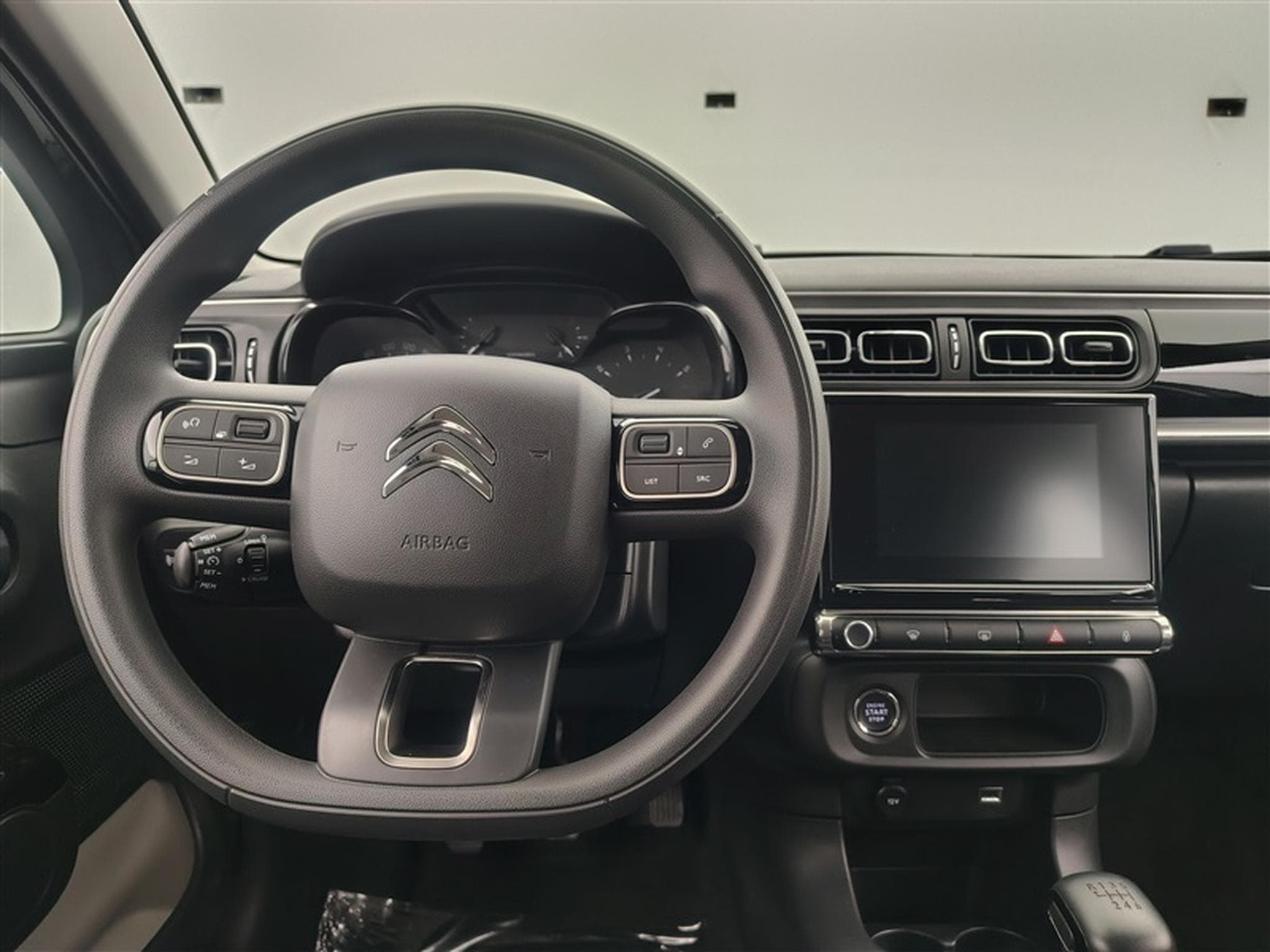 Citroen C3 1.2i PureTech Shine CARPLAY / FULL LED / JA 16" (2023) - Photo 9
