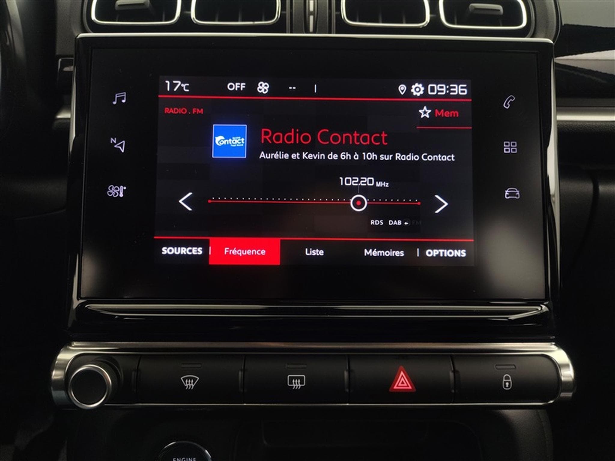 Citroen C3 1.2i PureTech Shine CARPLAY / FULL LED / JA 16" (2023) - Photo 11