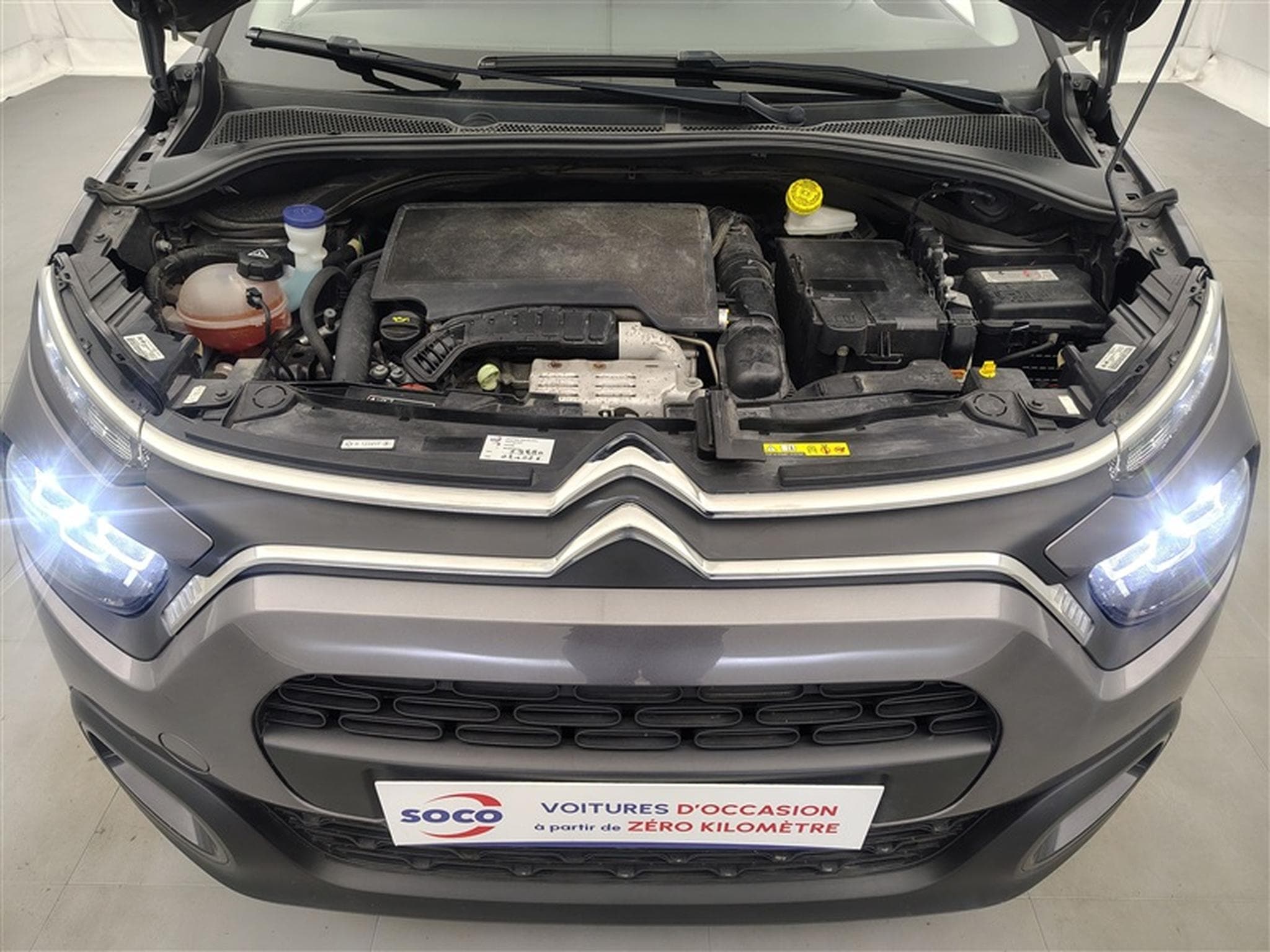 Citroen C3 1.2i PureTech Shine CARPLAY / FULL LED / JA 16" (2023) - Photo 18