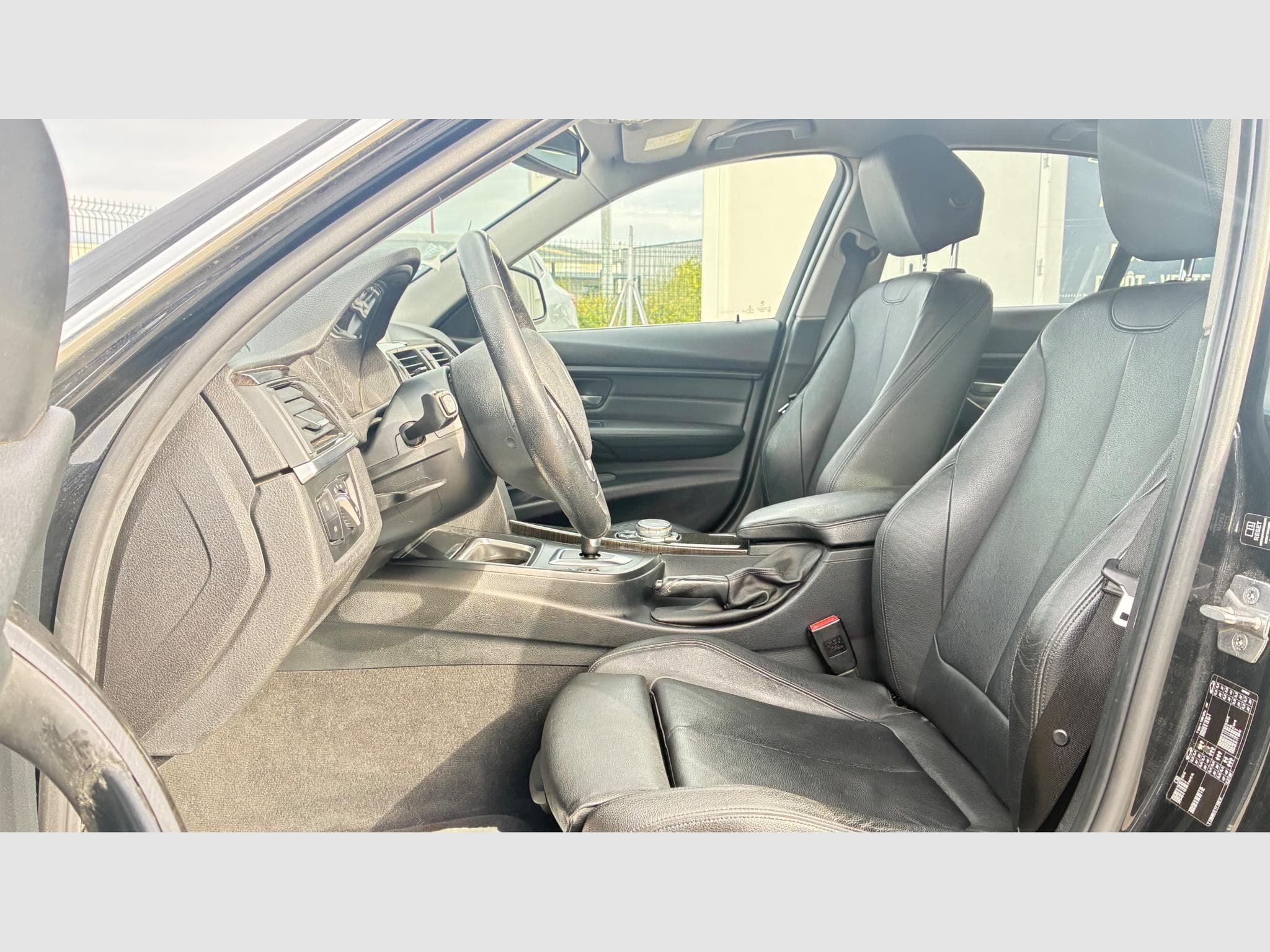 BMW 320 dA 184ch Luxury (2014) - Photo 9