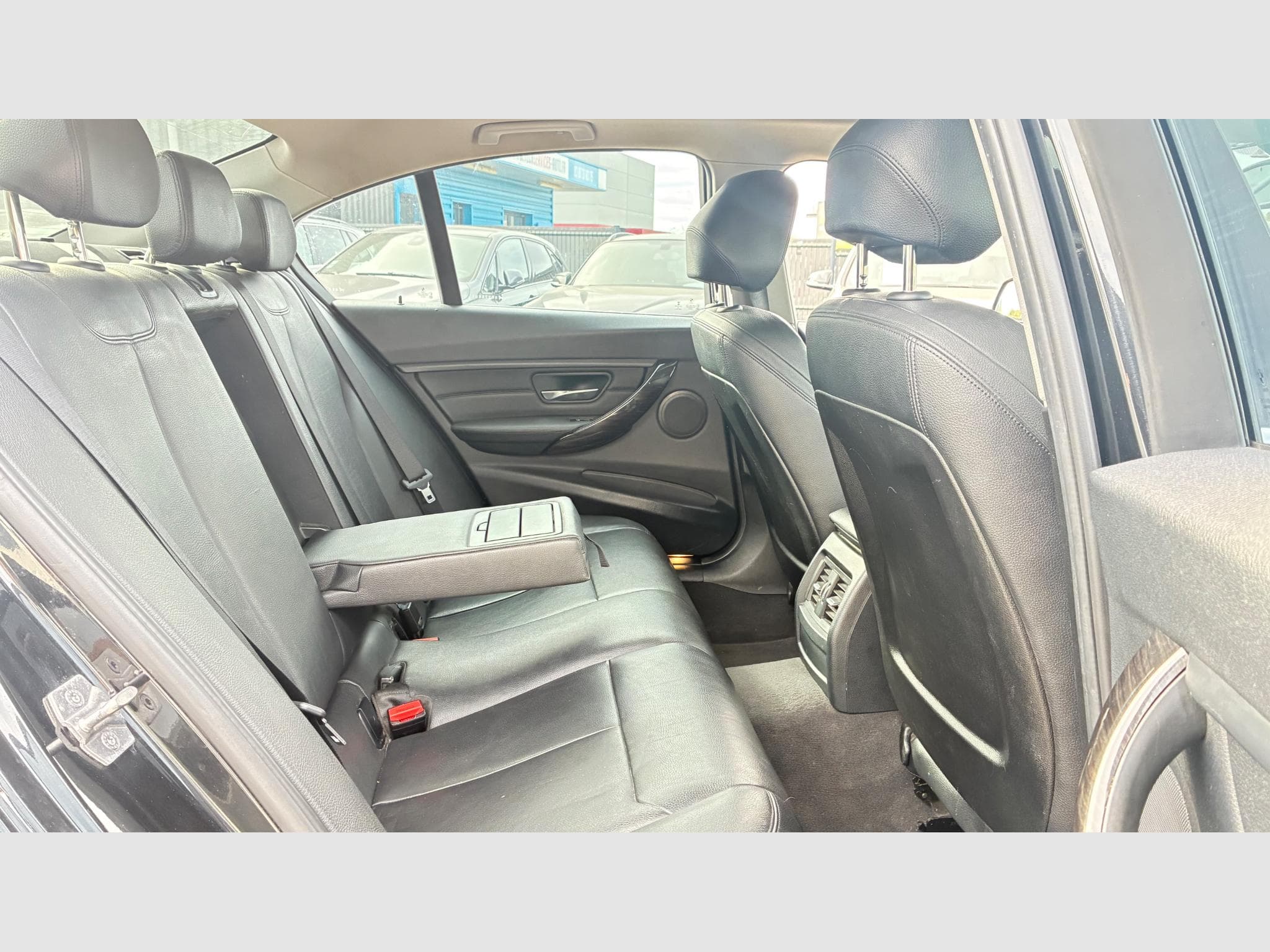 BMW 320 dA 184ch Luxury (2014) - Photo 11