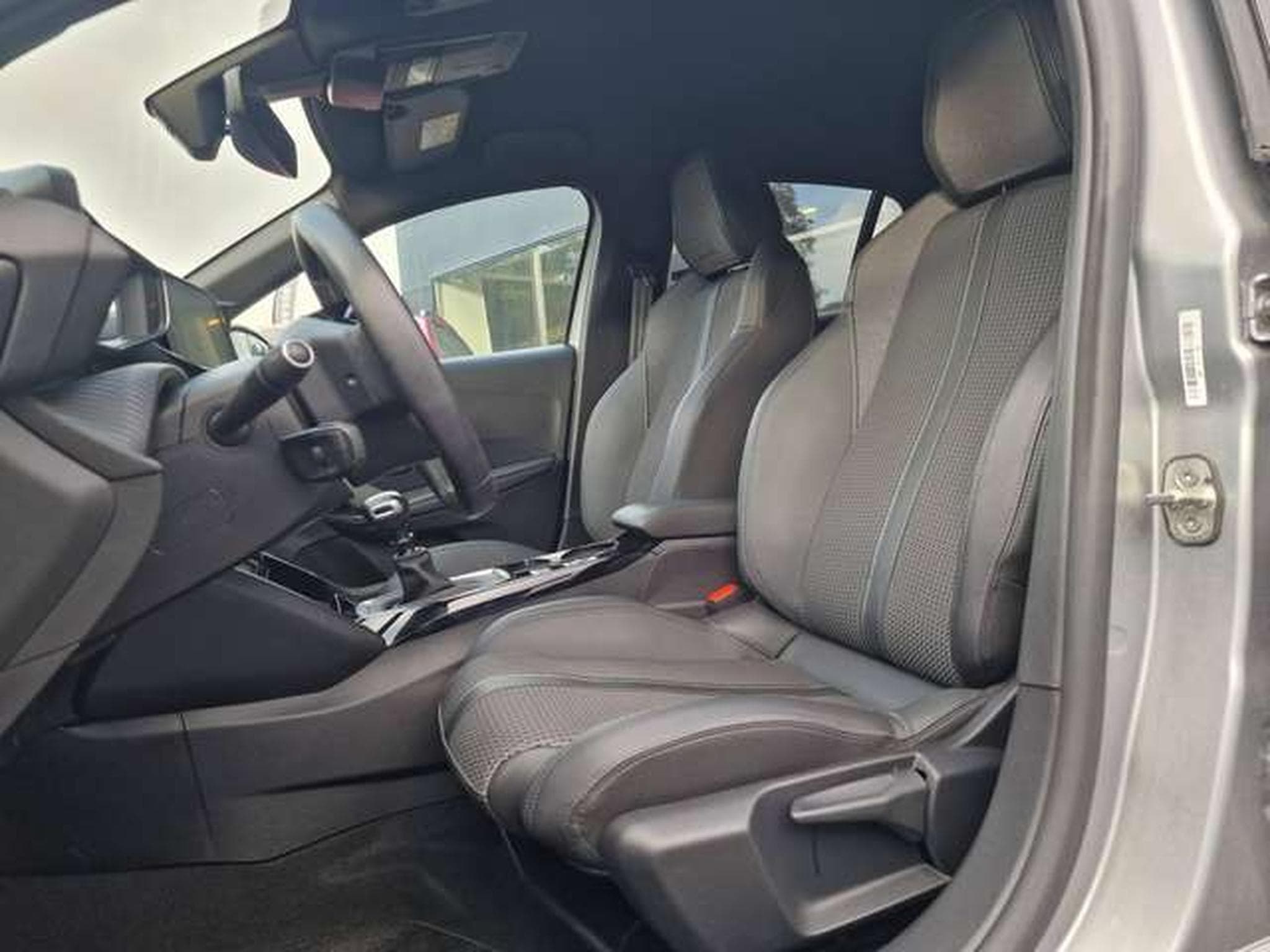 Peugeot 208 GT (2023) - Photo 9