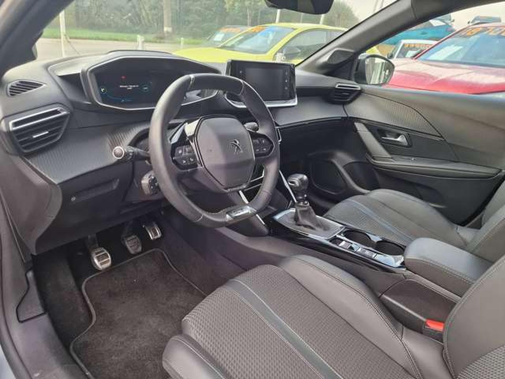 Peugeot 208 GT (2023) - Photo 6