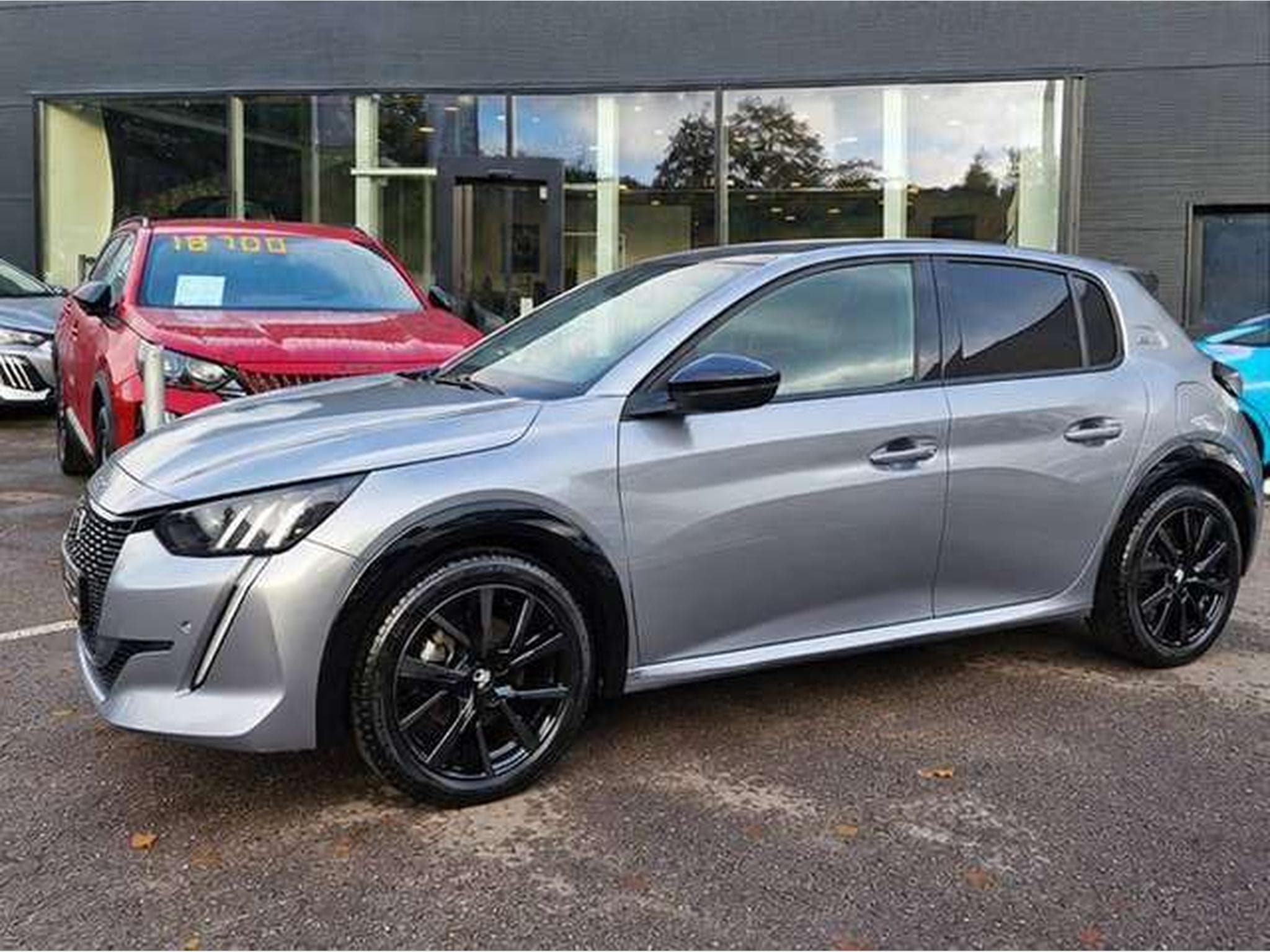 Peugeot 208 GT (2023) - Photo 3