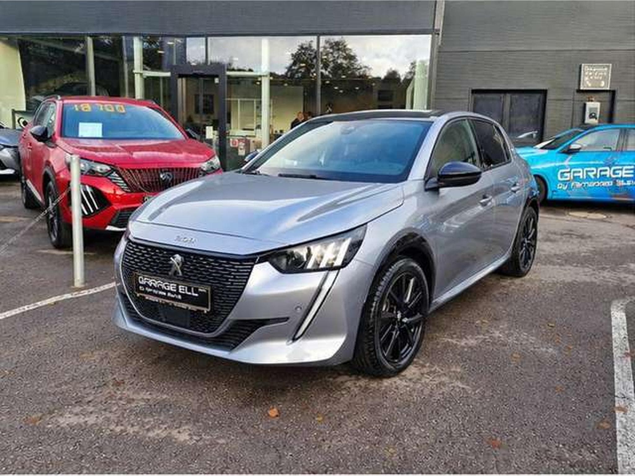 Peugeot 208 GT (2023) - Photo 2