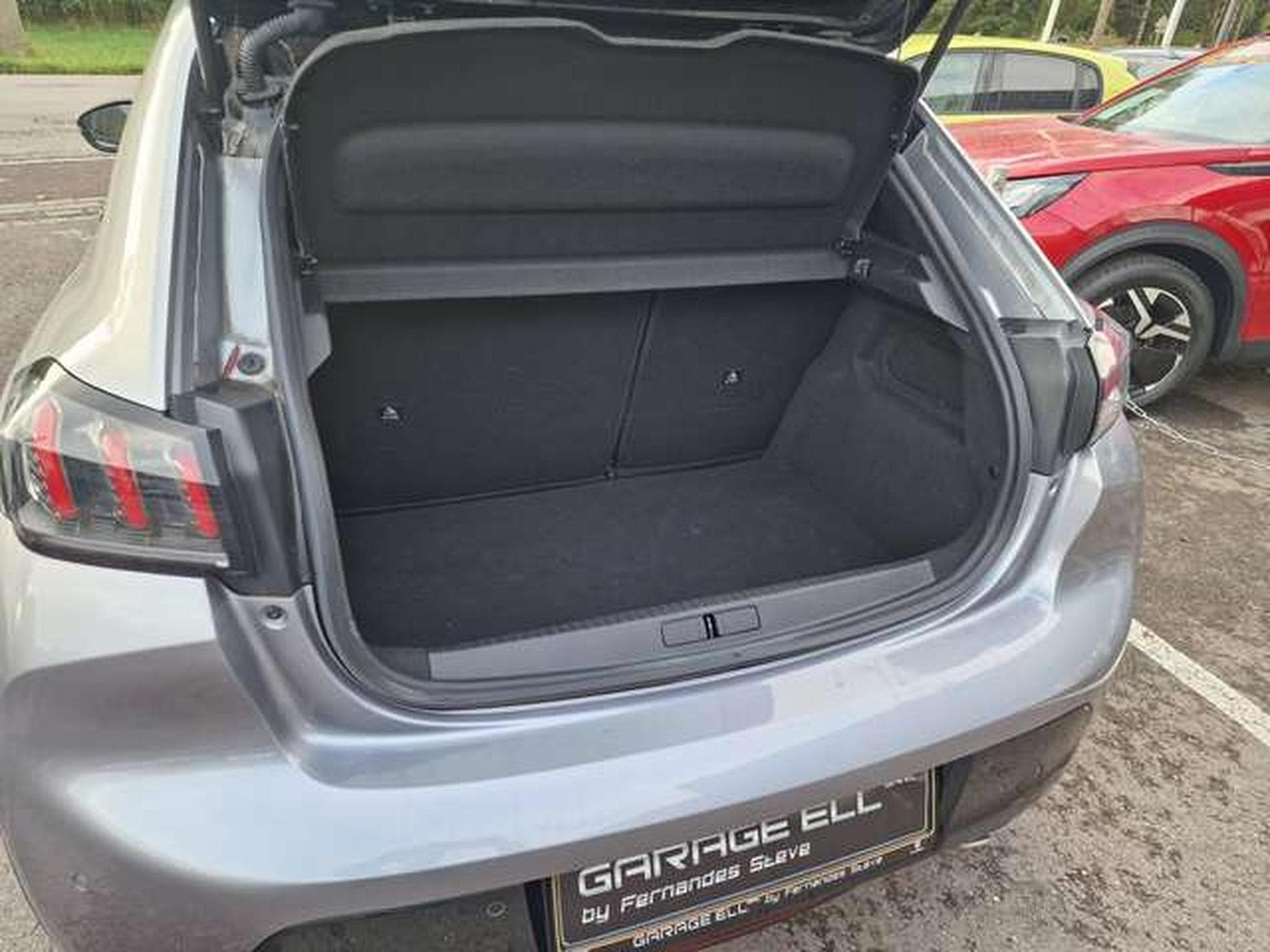 Peugeot 208 GT (2023) - Photo 5