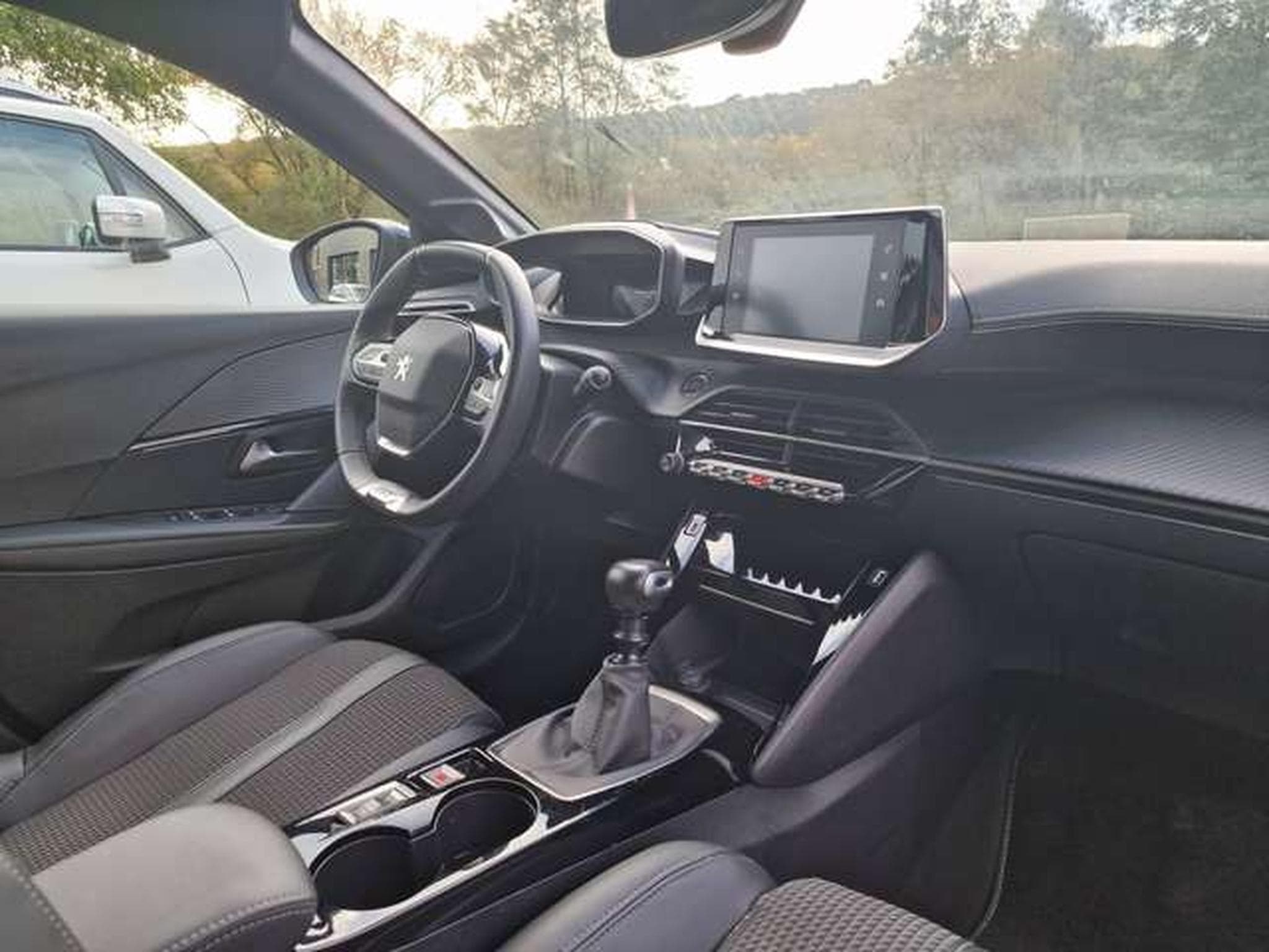 Peugeot 208 GT (2023) - Photo 8