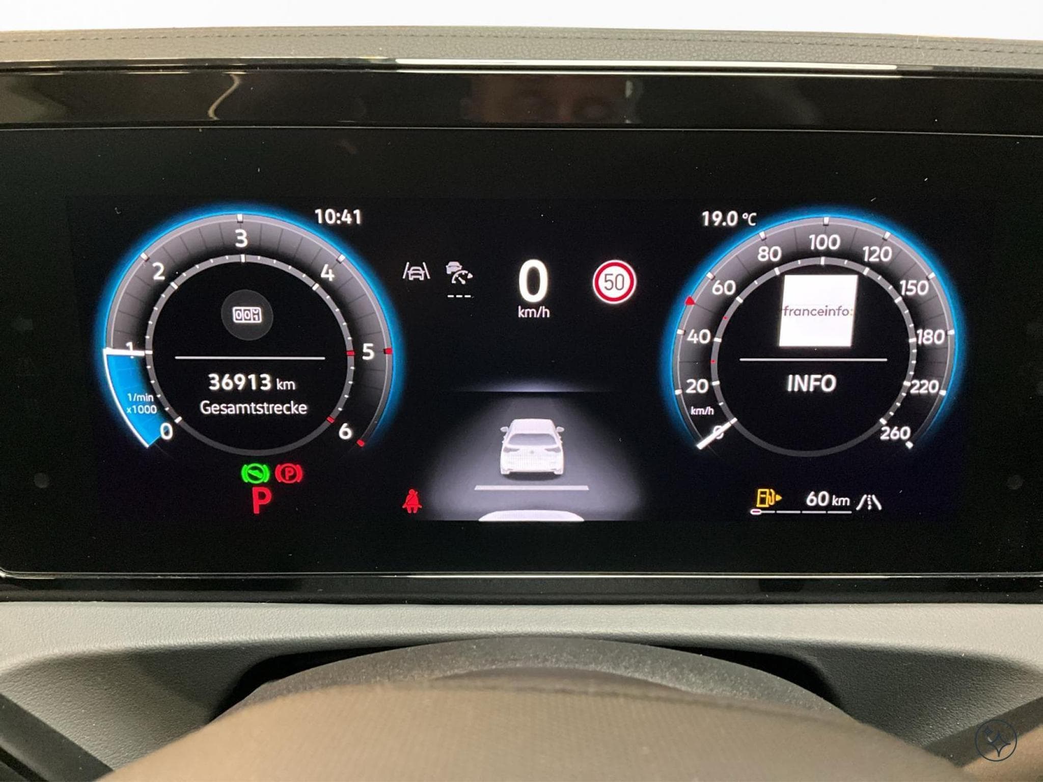 VW Tiguan R-Line+DSG+4M+Harman+AHK+Black-Style+Pano+Stand-H. (2024) - Photo 11