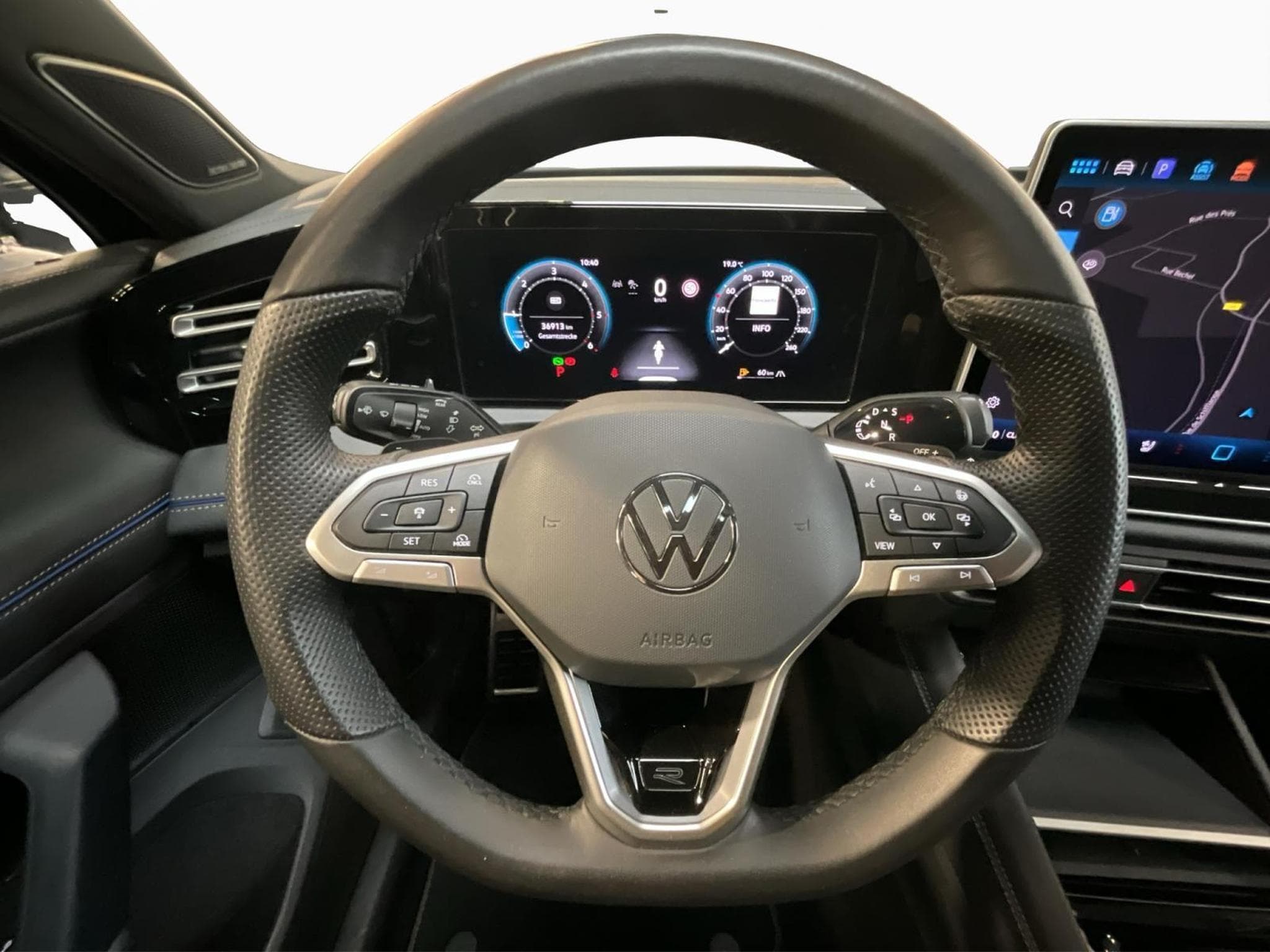 VW Tiguan R-Line+DSG+4M+Harman+AHK+Black-Style+Pano+Stand-H. (2024) - Photo 10