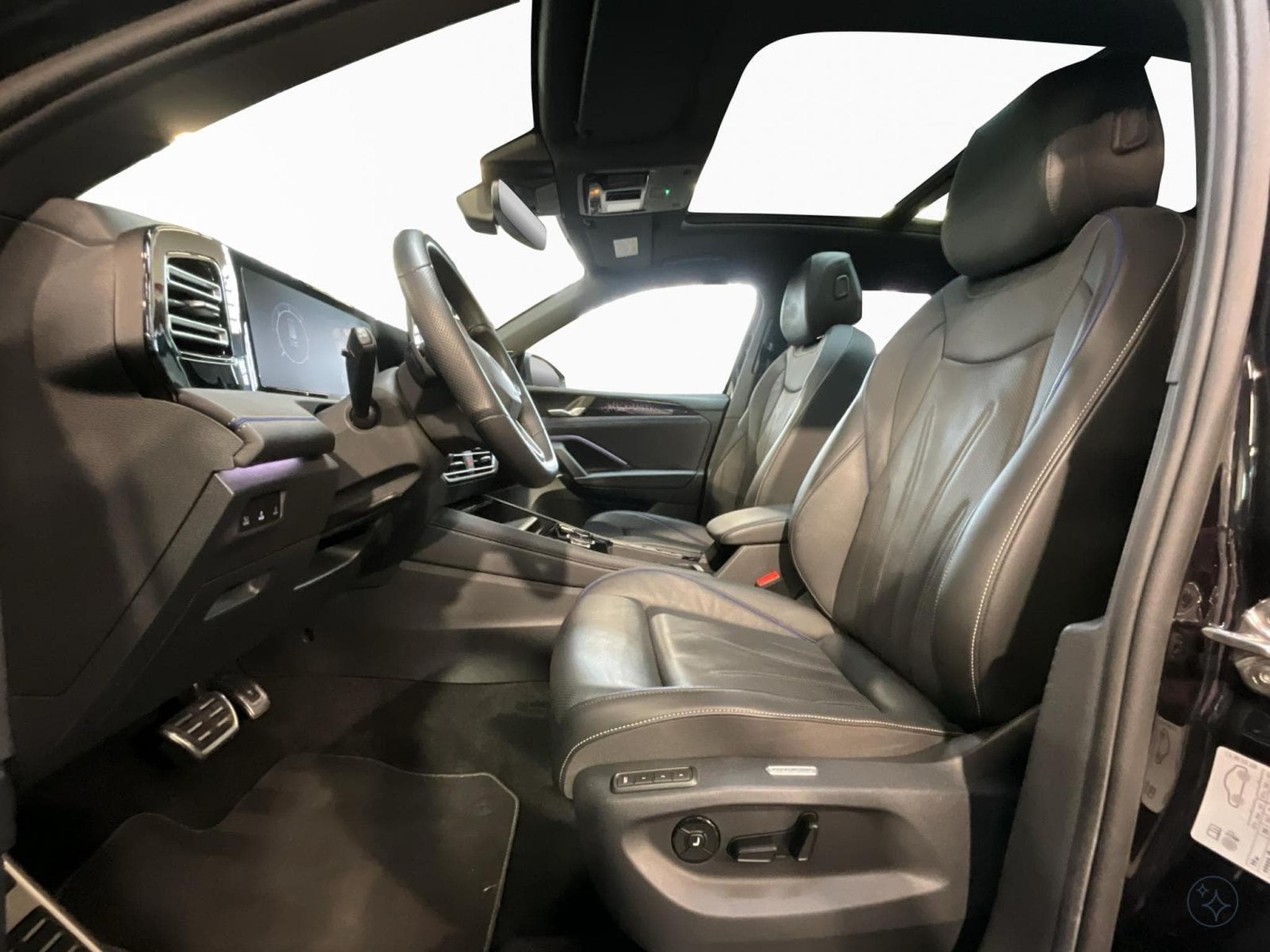 VW Tiguan R-Line+DSG+4M+Harman+AHK+Black-Style+Pano+Stand-H. (2024) - Photo 9