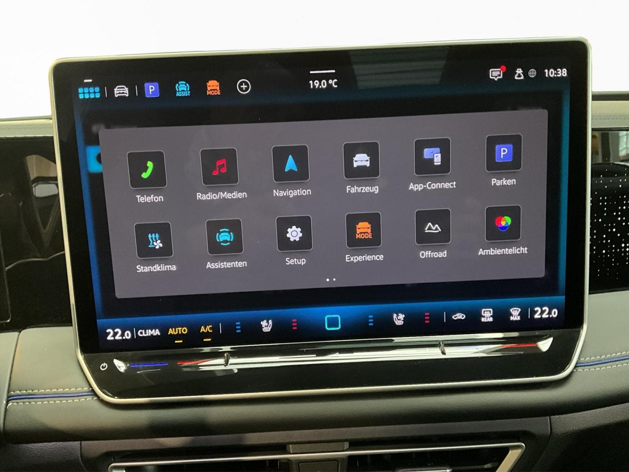 VW Tiguan R-Line+DSG+4M+Harman+AHK+Black-Style+Pano+Stand-H. (2024) - Photo 13