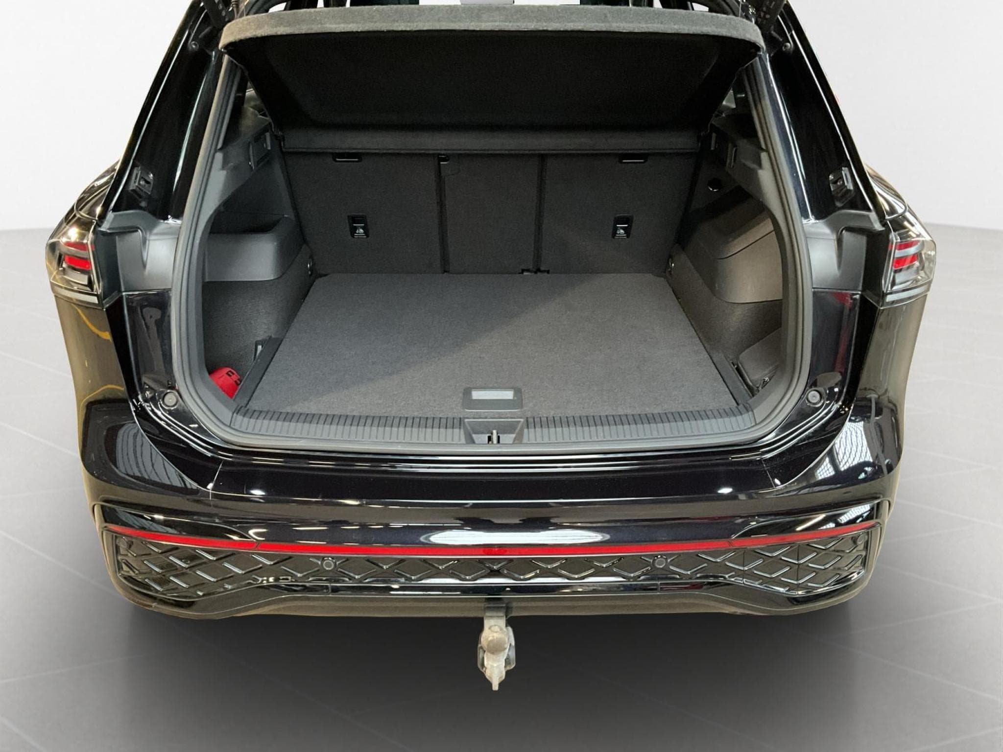 VW Tiguan R-Line+DSG+4M+Harman+AHK+Black-Style+Pano+Stand-H. (2024) - Photo 17