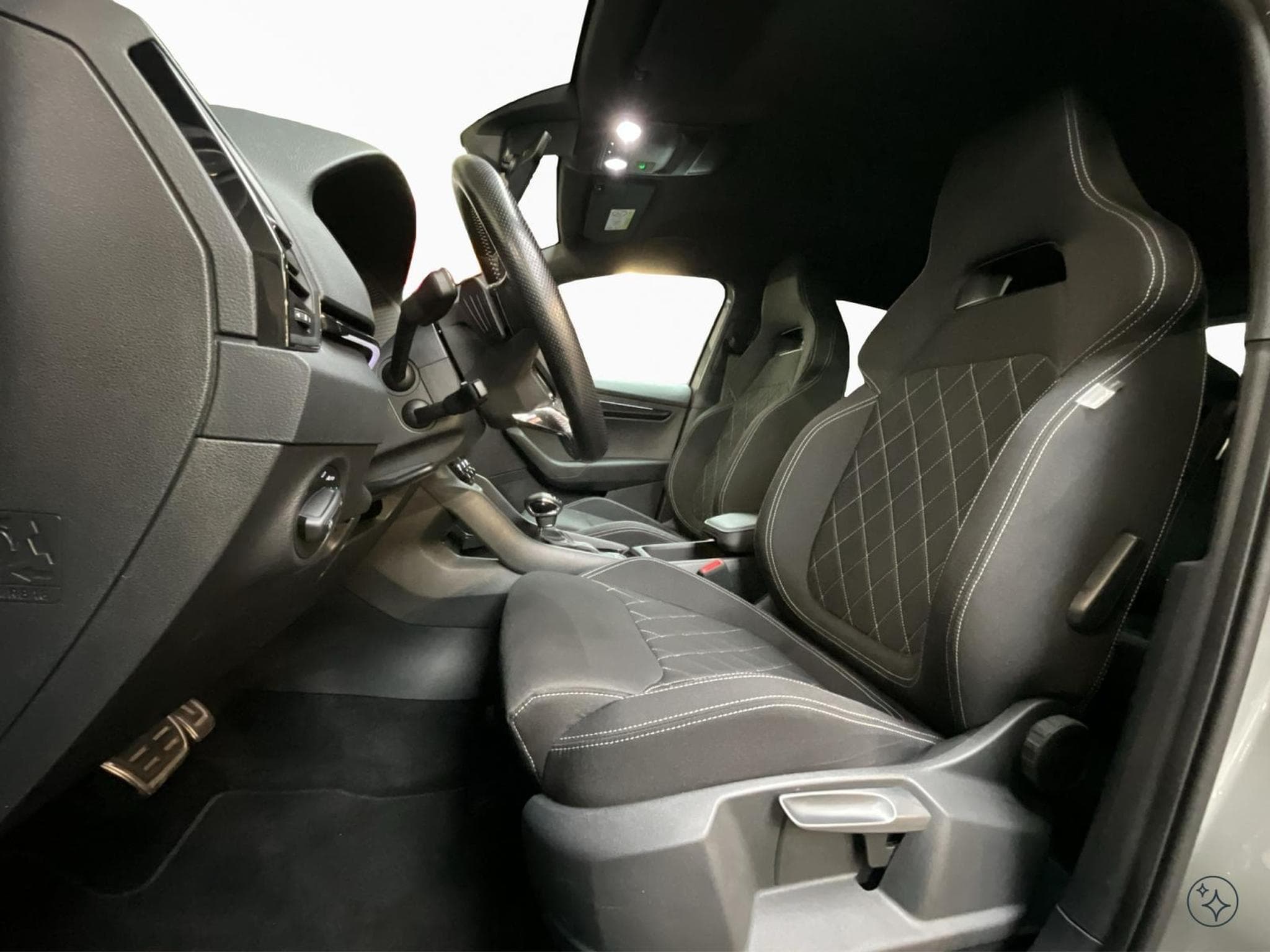 Skoda Karoq Sportline+DSG+4x4+P.Travel+Kessy-Full+Canton+Navi (2024) - Photo 9
