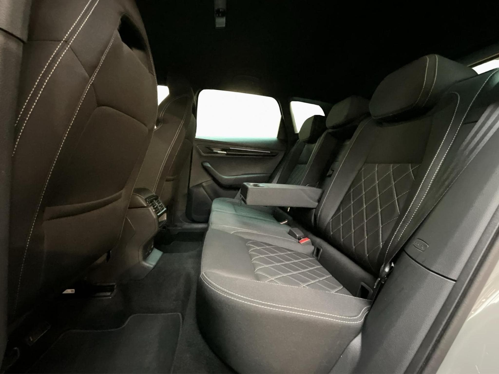 Skoda Karoq Sportline+DSG+4x4+P.Travel+Kessy-Full+Canton+Navi (2024) - Photo 15