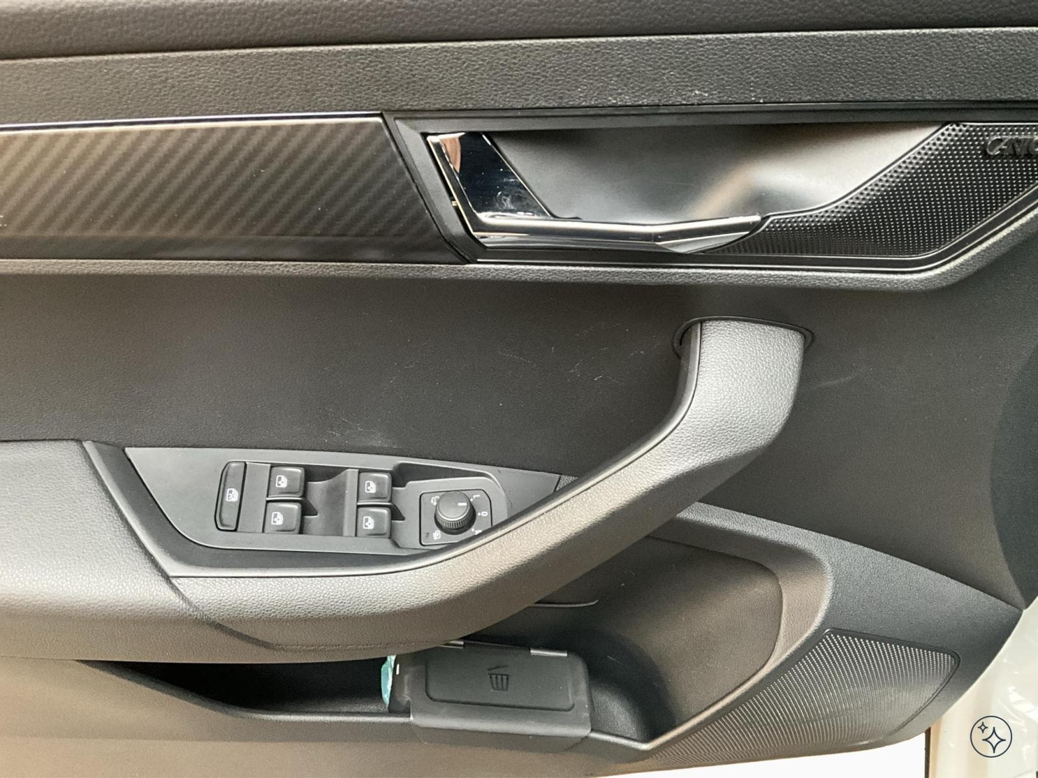 Skoda Karoq Sportline+DSG+4x4+P.Travel+Kessy-Full+Canton+Navi (2024) - Photo 14
