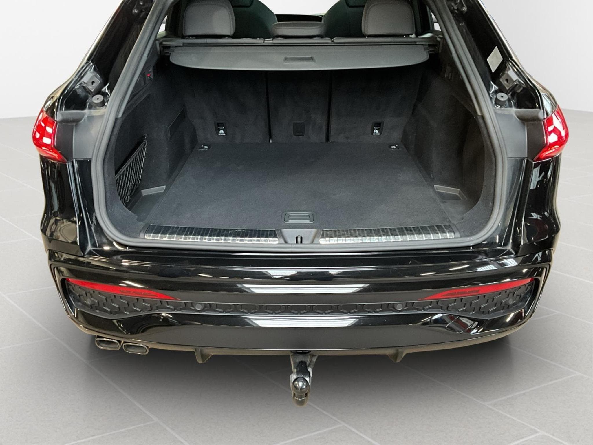 Audi Q5 SB+S-line+Quattro+S-Tronic+Black-Style+P.Business+AHK+Pano+L (2025) - Photo 17