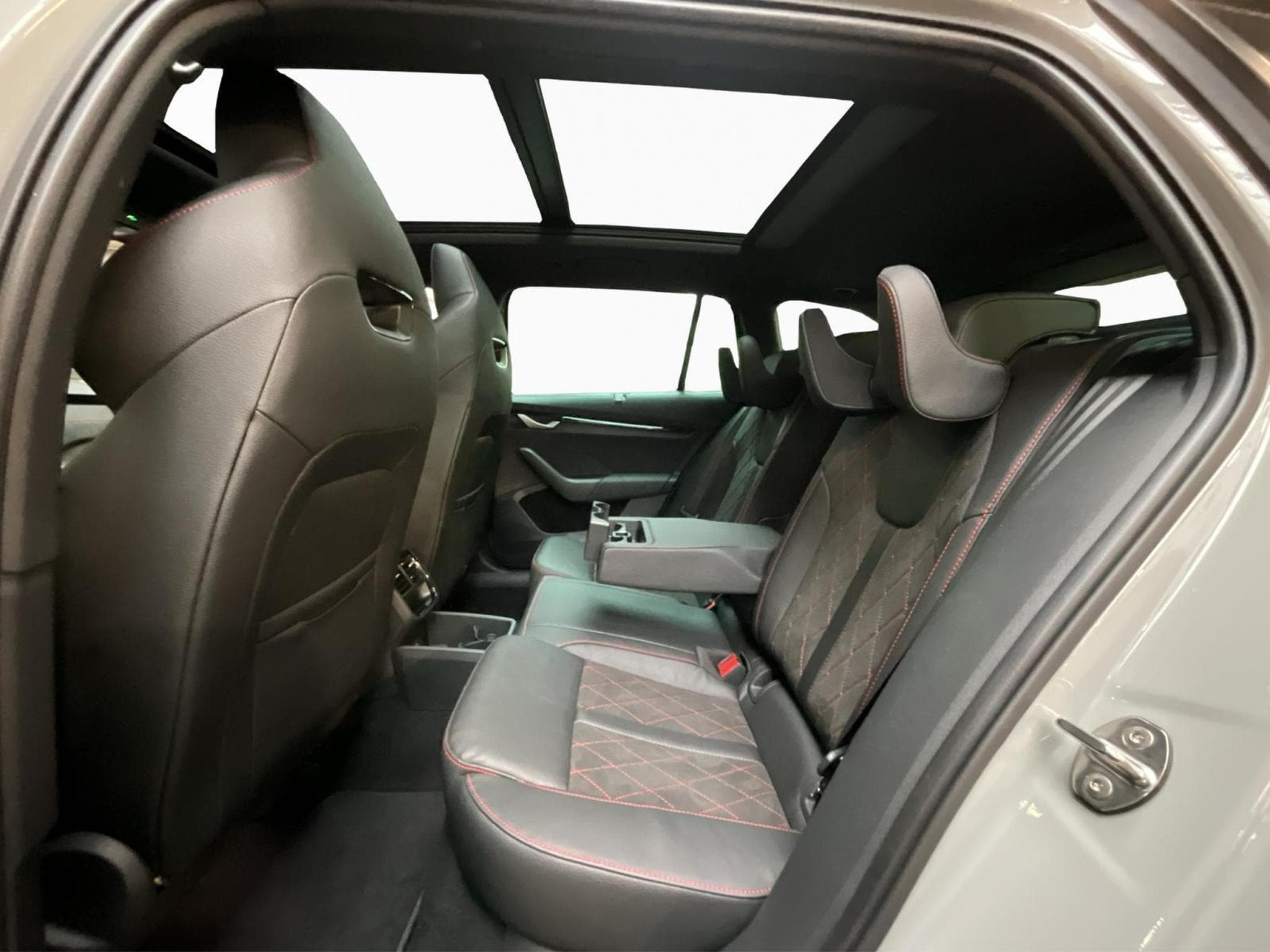 Skoda Octavia RS+DSG+Design-Suedia+P.Simply&Clever+Pano+360°+Canton (2025) - Photo 16