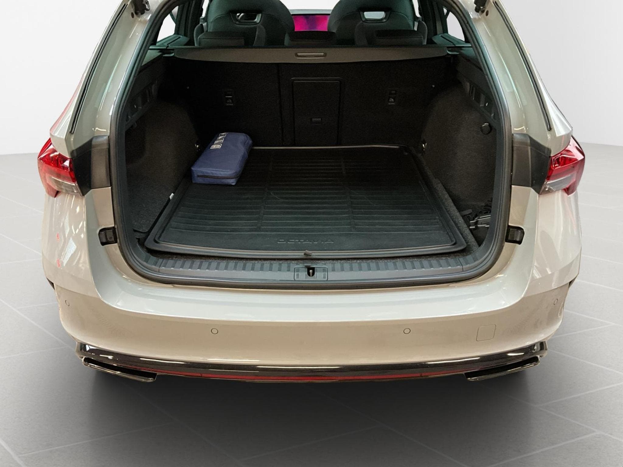 Skoda Octavia RS+DSG+Design-Suedia+P.Simply&Clever+Pano+360°+Canton (2025) - Photo 17