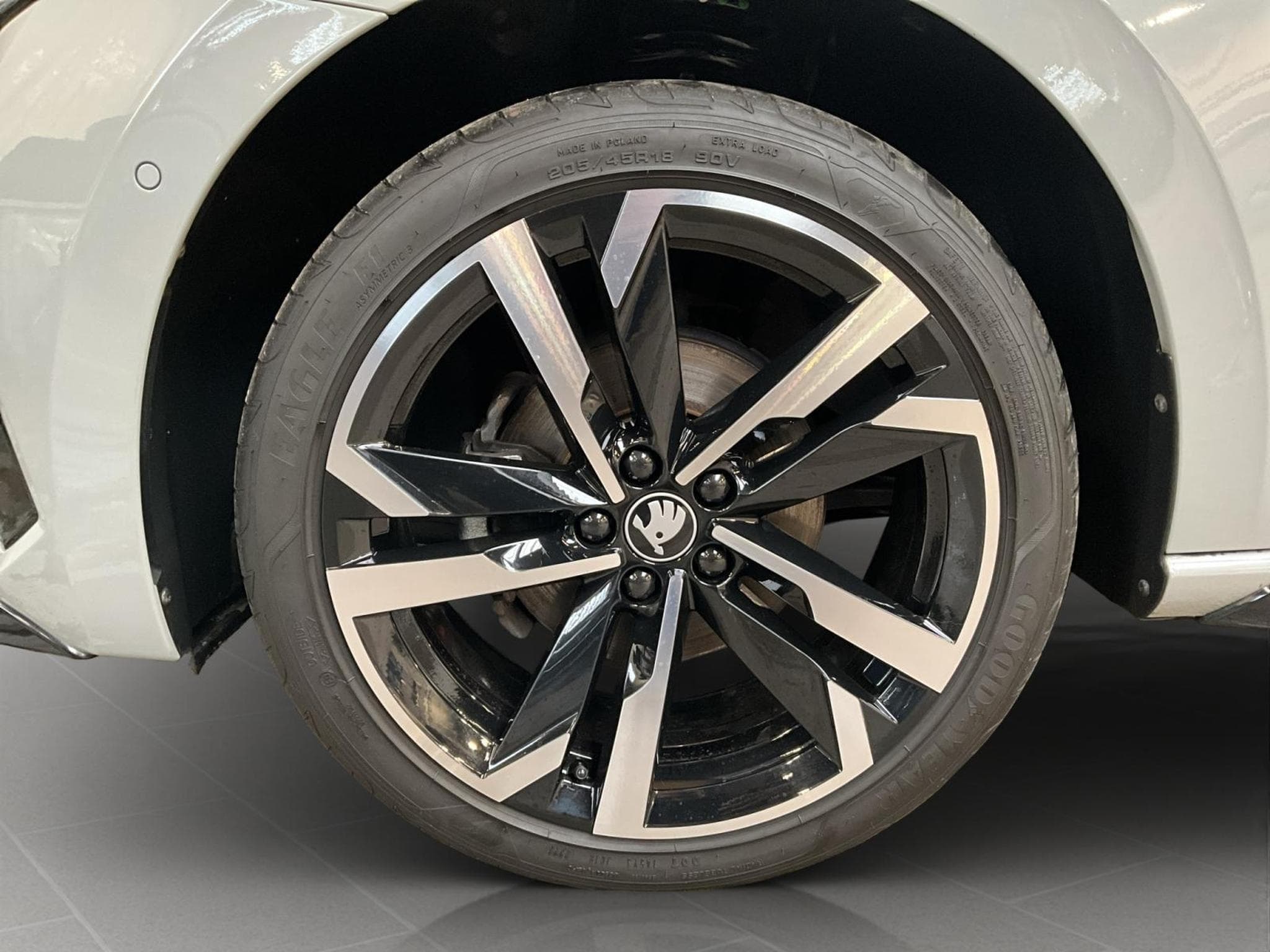 Skoda Scala Monte-carlo+DSG+P.Assisted+LM18+P.Park&Go+AHK+LED+NAVI+DAB (2025) - Photo 8
