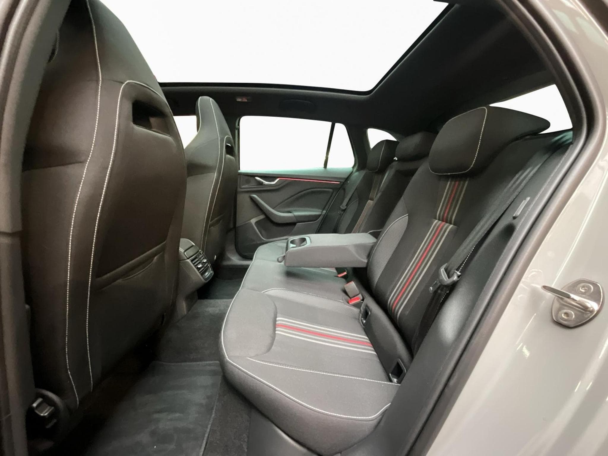 Skoda Scala Monte-carlo+DSG+P.Assisted+LM18+P.Park&Go+AHK+LED+NAVI+DAB (2025) - Photo 16
