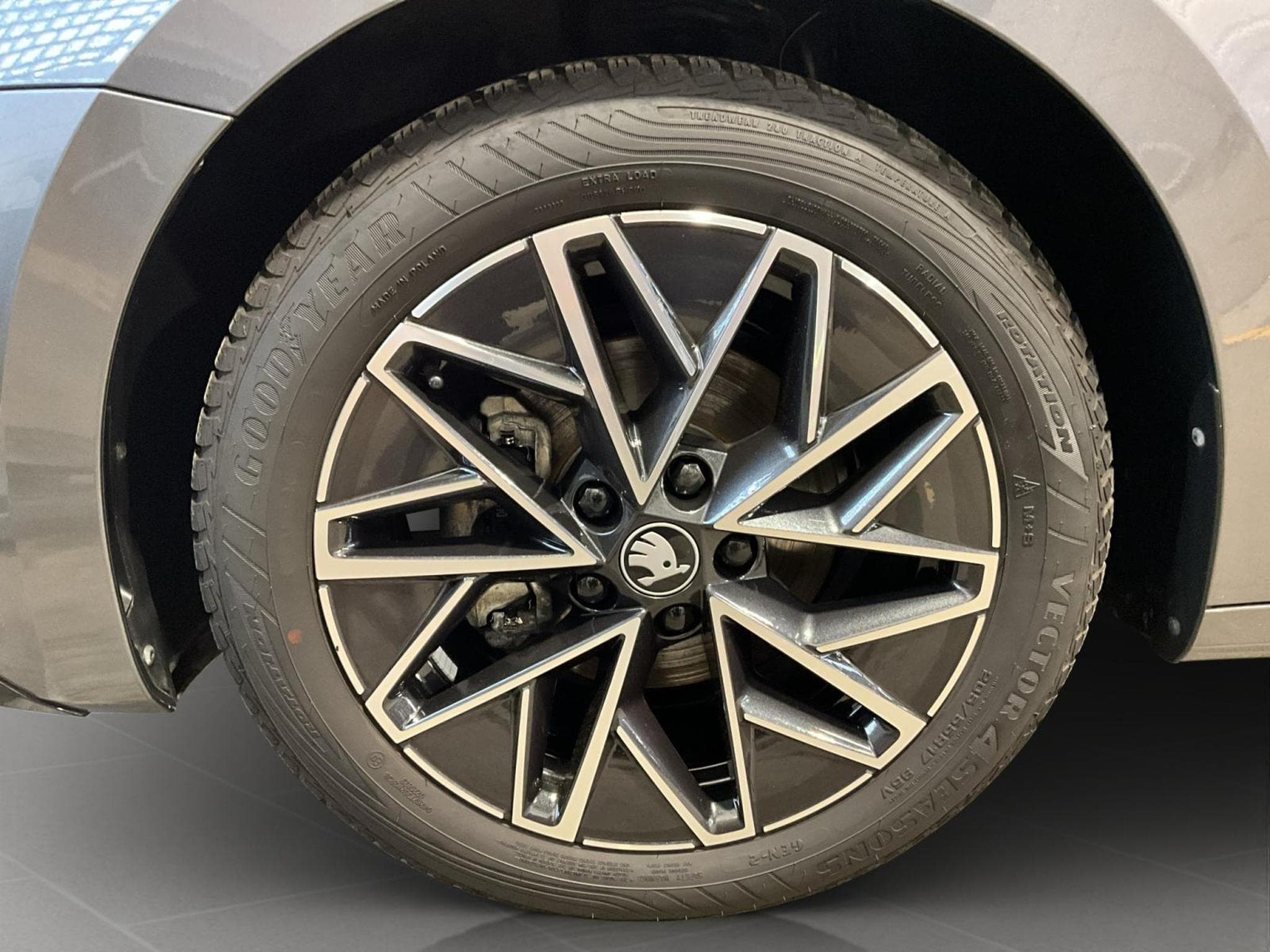 Skoda Octavia Sportline+DSG+P.Assisted+AHK+P.Confort+P,sport+StandH.+Led (2025) - Photo 8