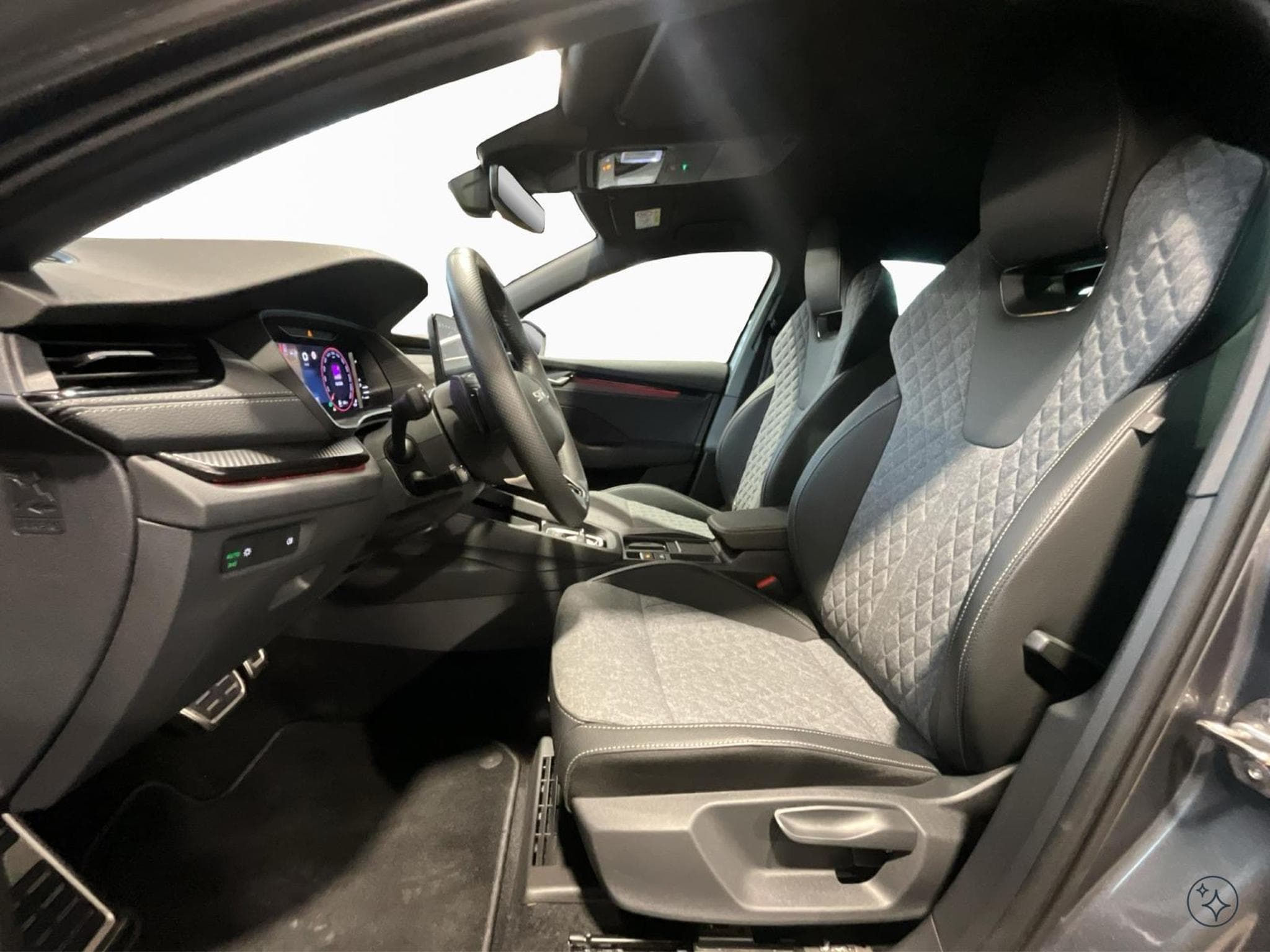 Skoda Octavia Sportline+DSG+P.Assisted+AHK+P.Confort+P,sport+StandH.+Led (2025) - Photo 9