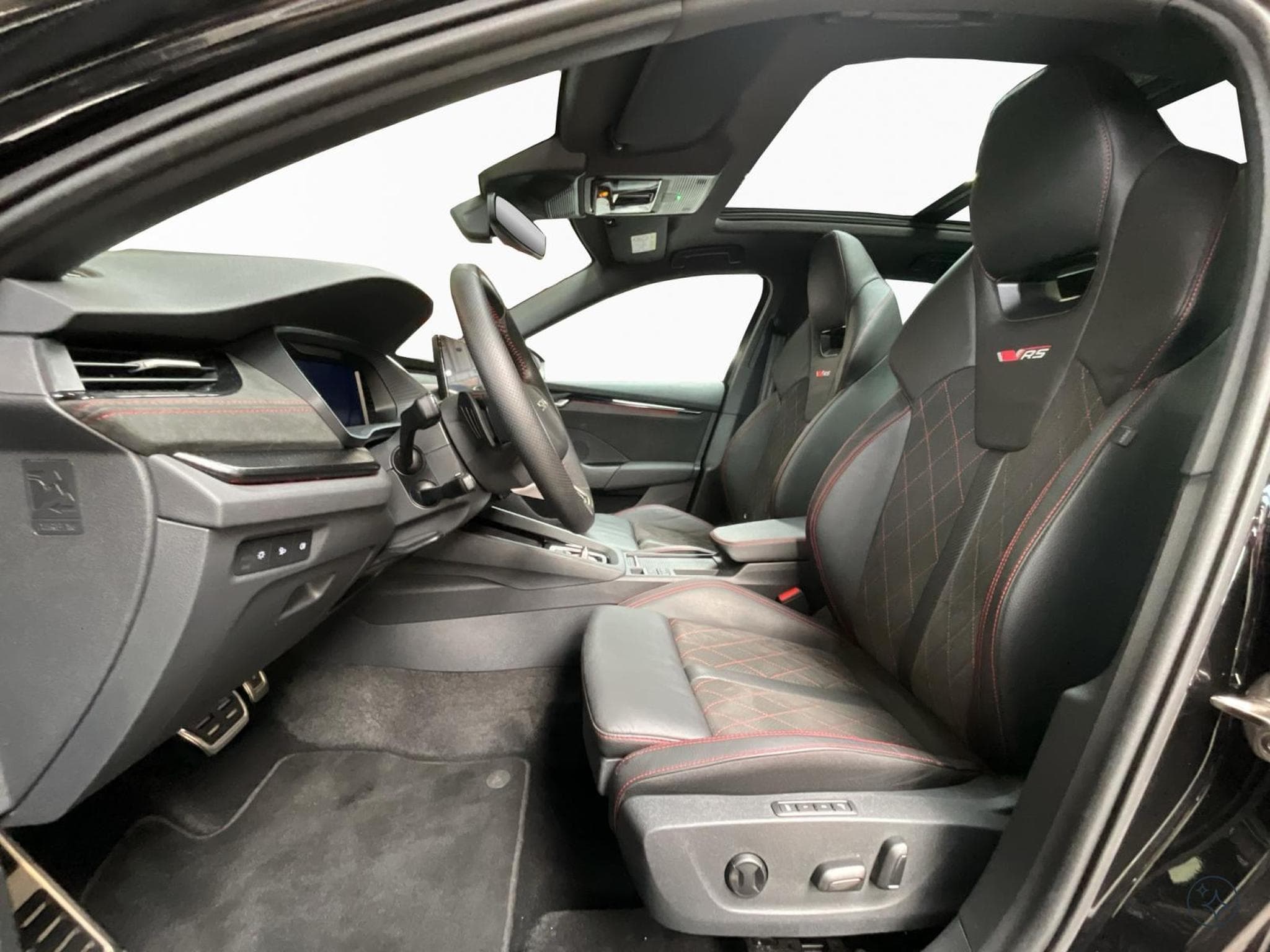 Skoda Octavia RS+DSG+Suedia+DCC+Pano+360+P.Comfort (2025) - Photo 9