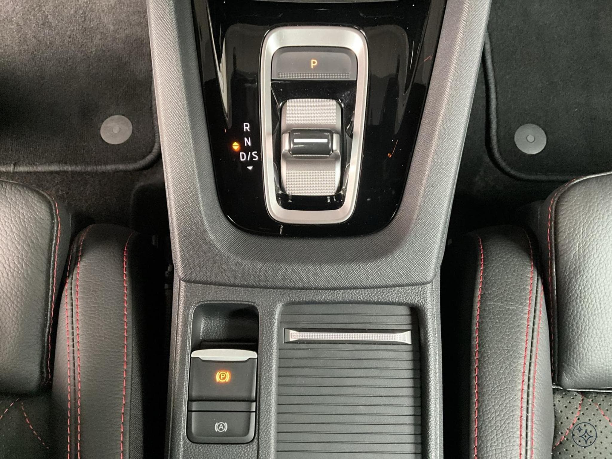 Skoda Octavia RS+DSG+Suedia+DCC+Pano+360+P.Comfort (2025) - Photo 12