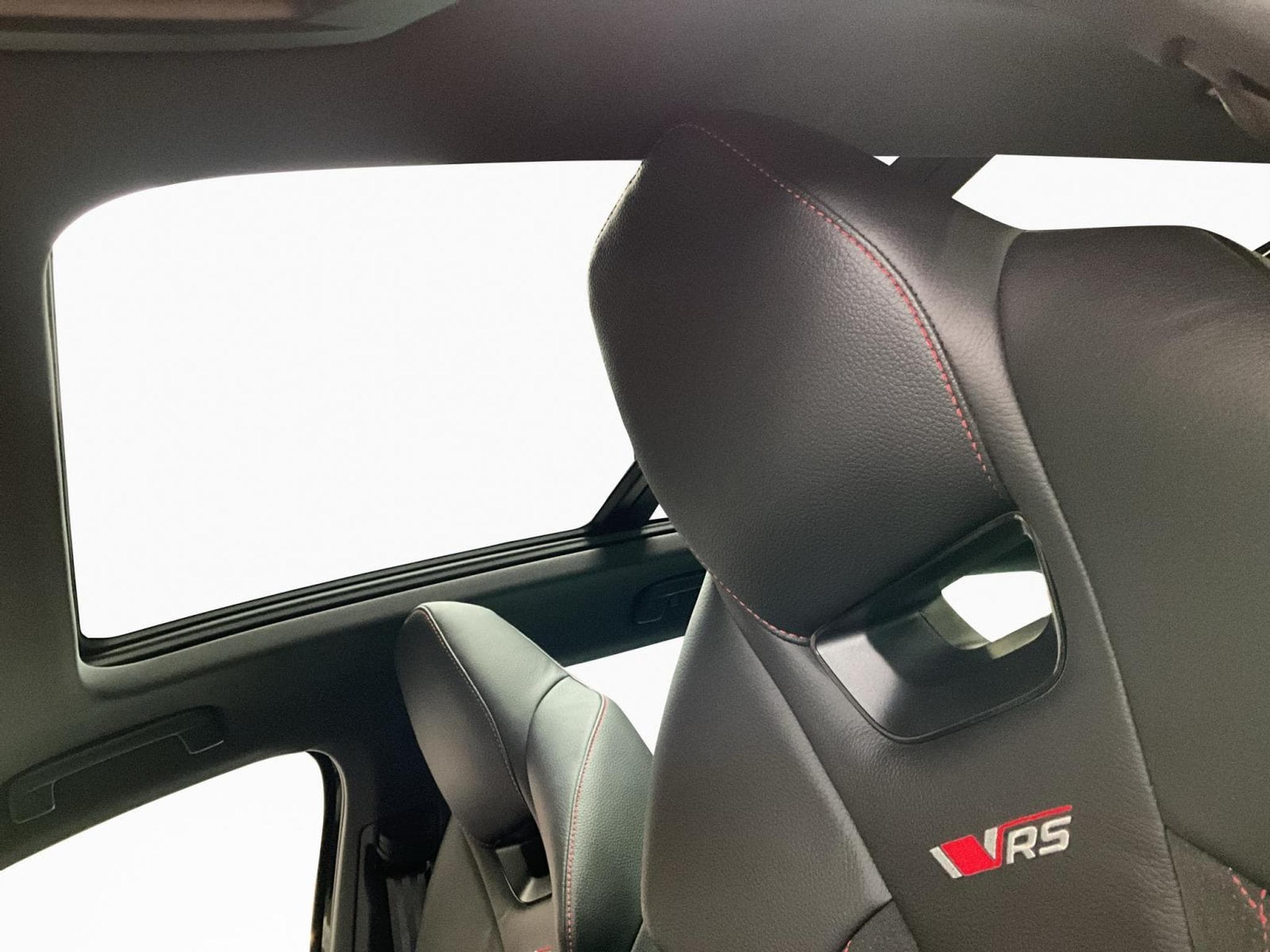 Skoda Octavia RS+DSG+Suedia+DCC+Pano+360+P.Comfort (2025) - Photo 15