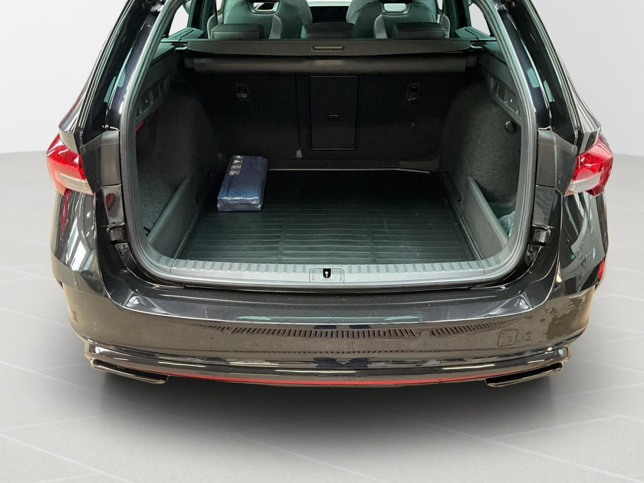 Skoda Octavia RS+DSG+Suedia+DCC+Pano+360+P.Comfort (2025) - Photo 17