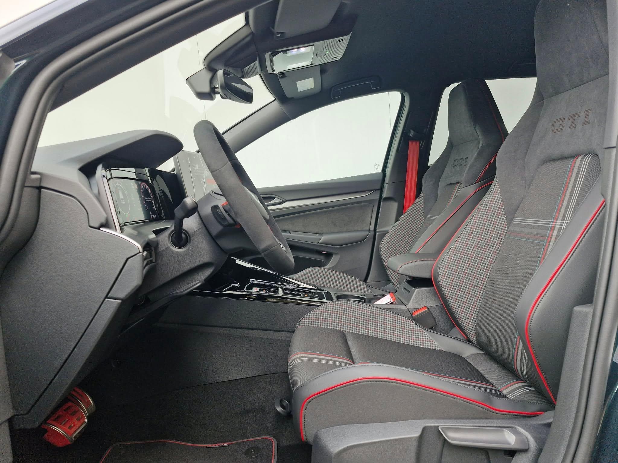 VW Golf VIII GTI Edition 50 (2026) - Photo 3