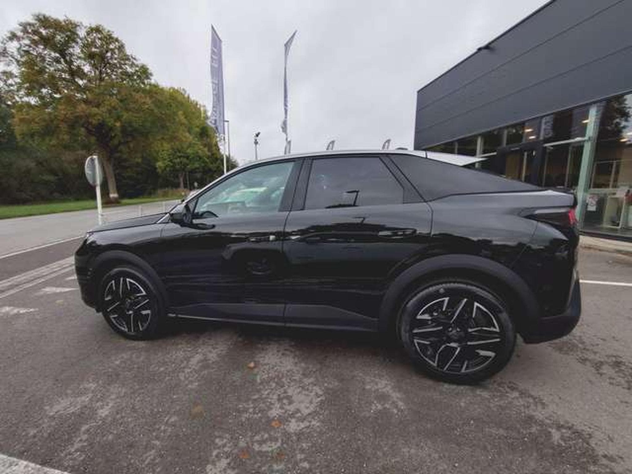 Peugeot 3008 Hybrid 145 Allure Business (2026) - Photo 2