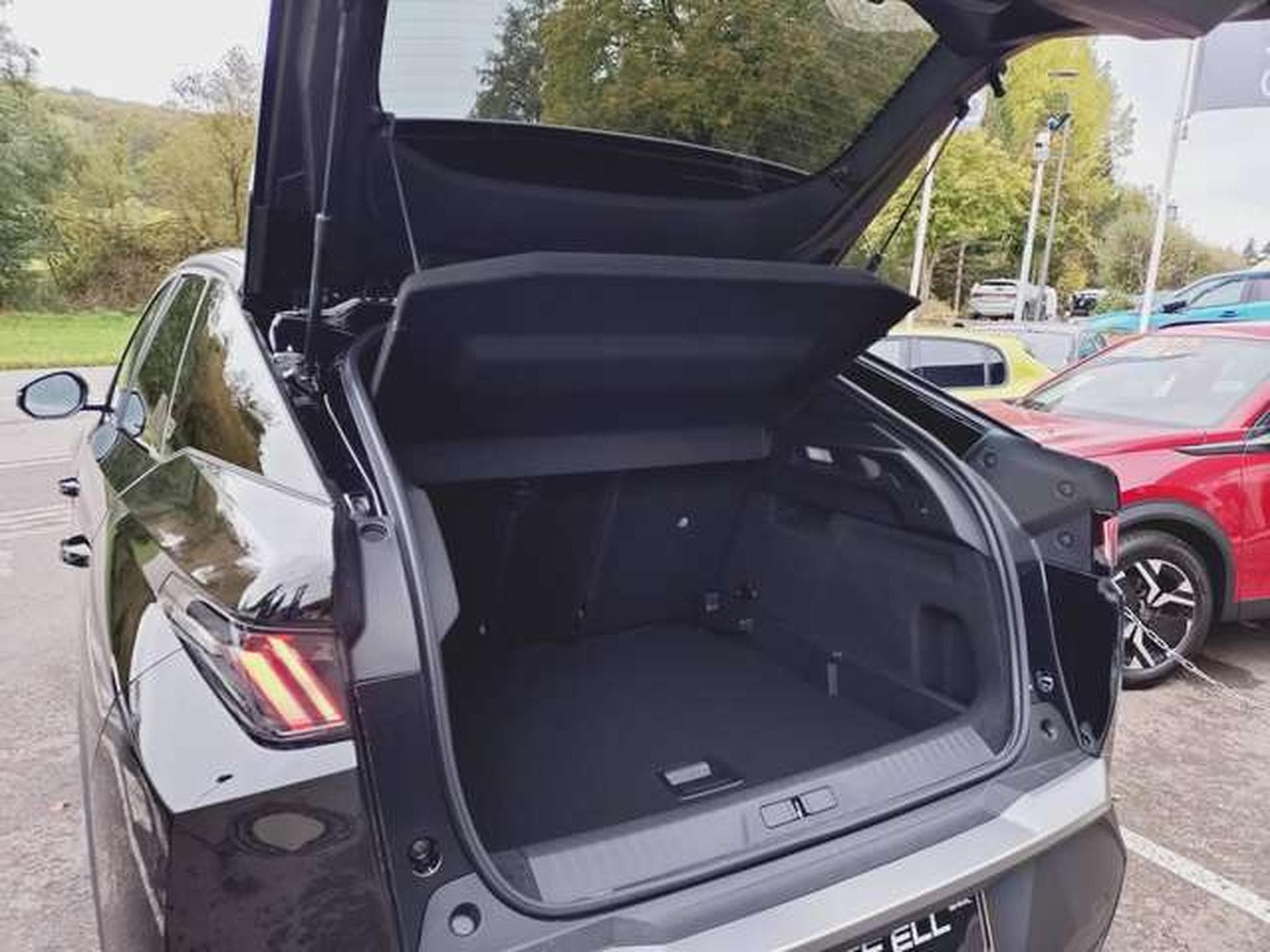 Peugeot 3008 Hybrid 145 Allure Business (2026) - Photo 5