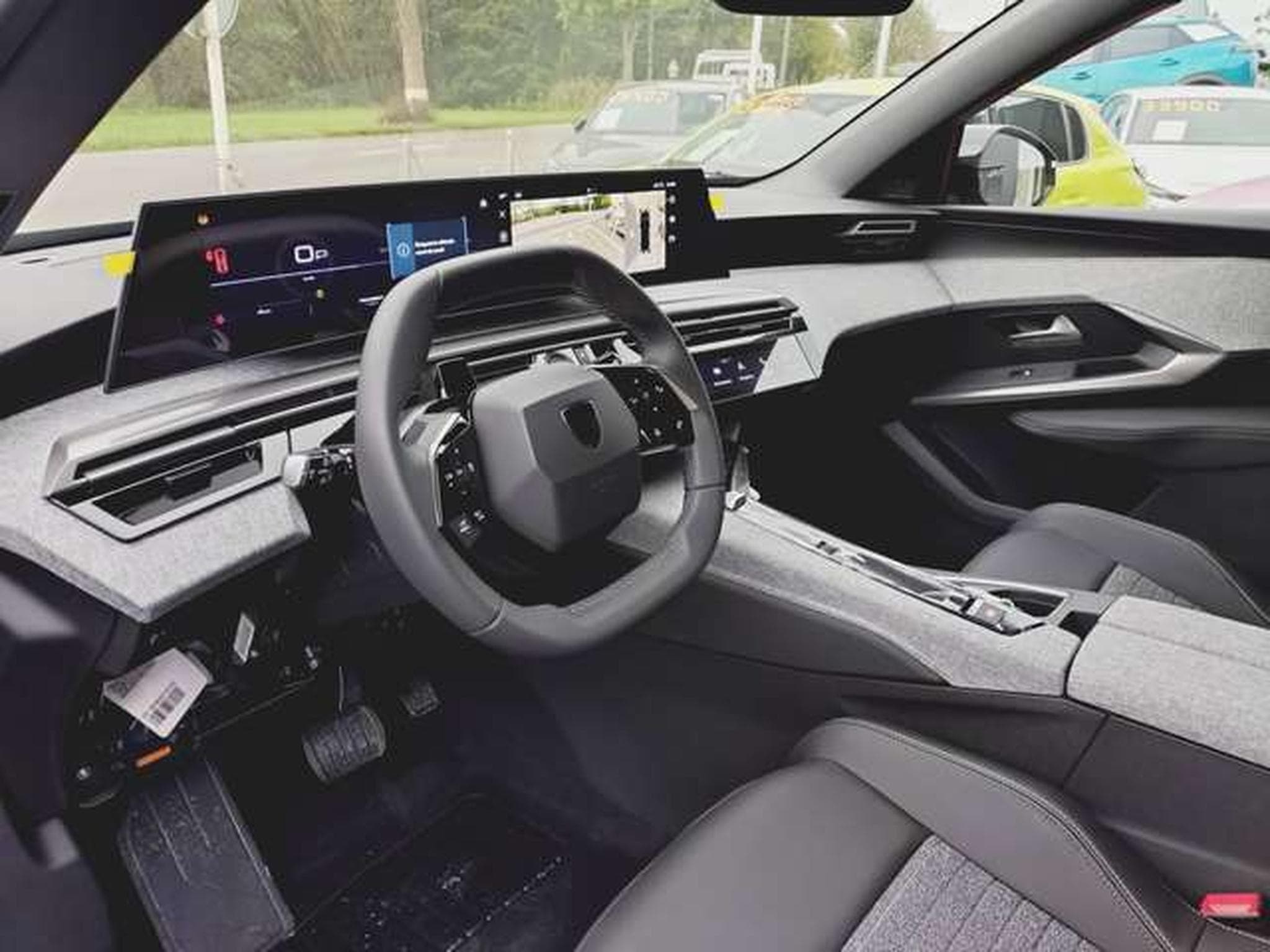 Peugeot 3008 Hybrid 145 Allure Business (2026) - Photo 6