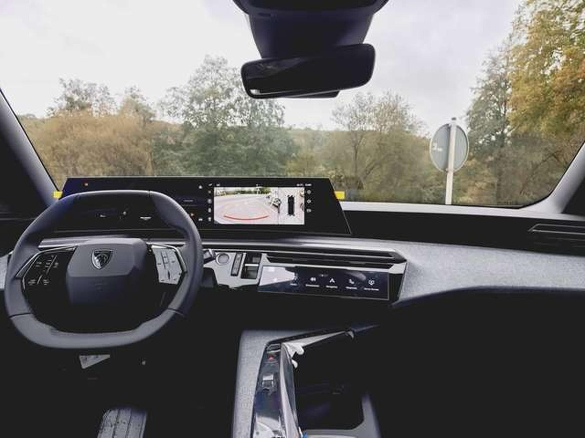 Peugeot 3008 Hybrid 145 Allure Business (2026) - Photo 7