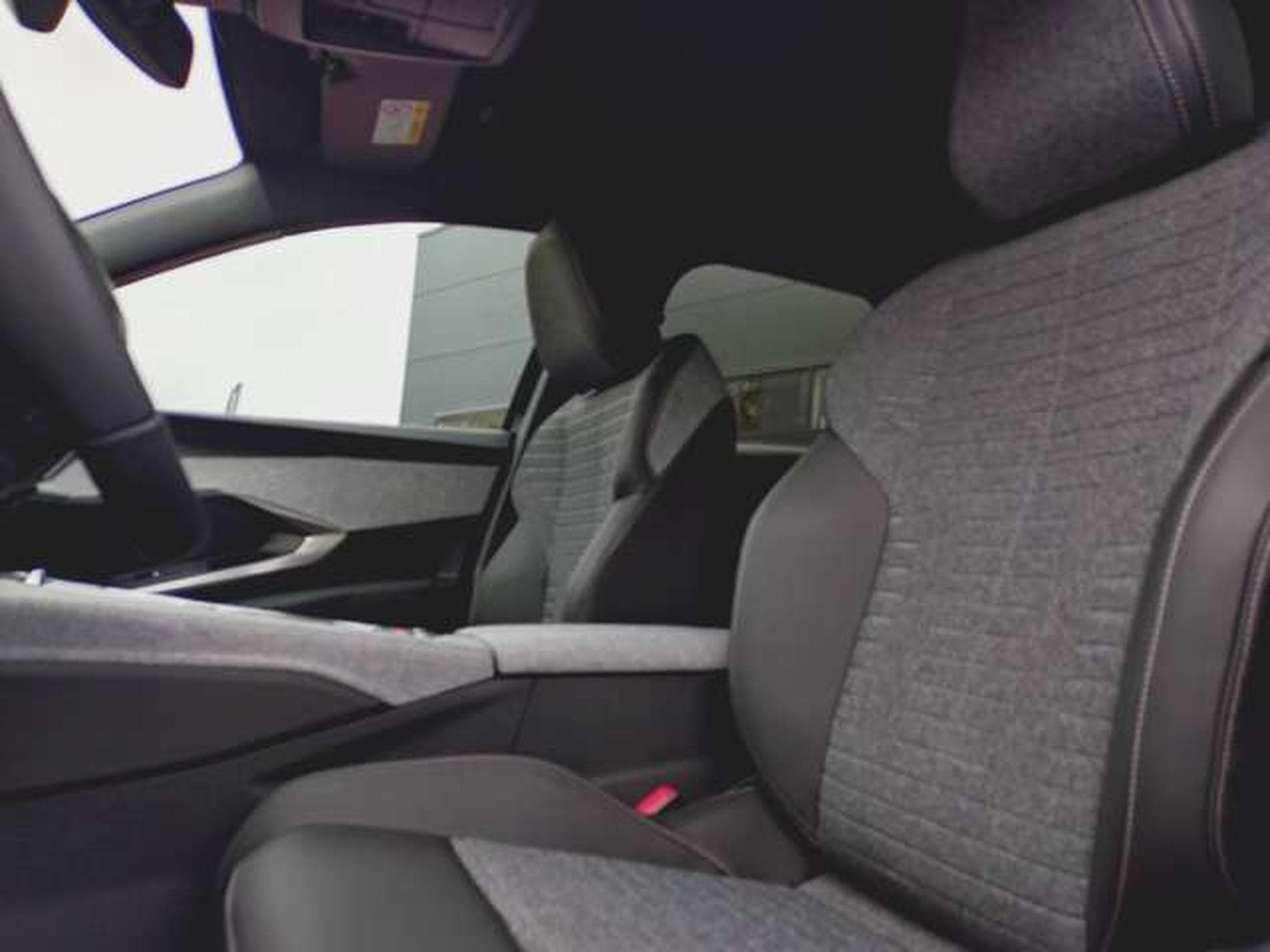 Peugeot 3008 Hybrid 145 Allure Business (2026) - Photo 9