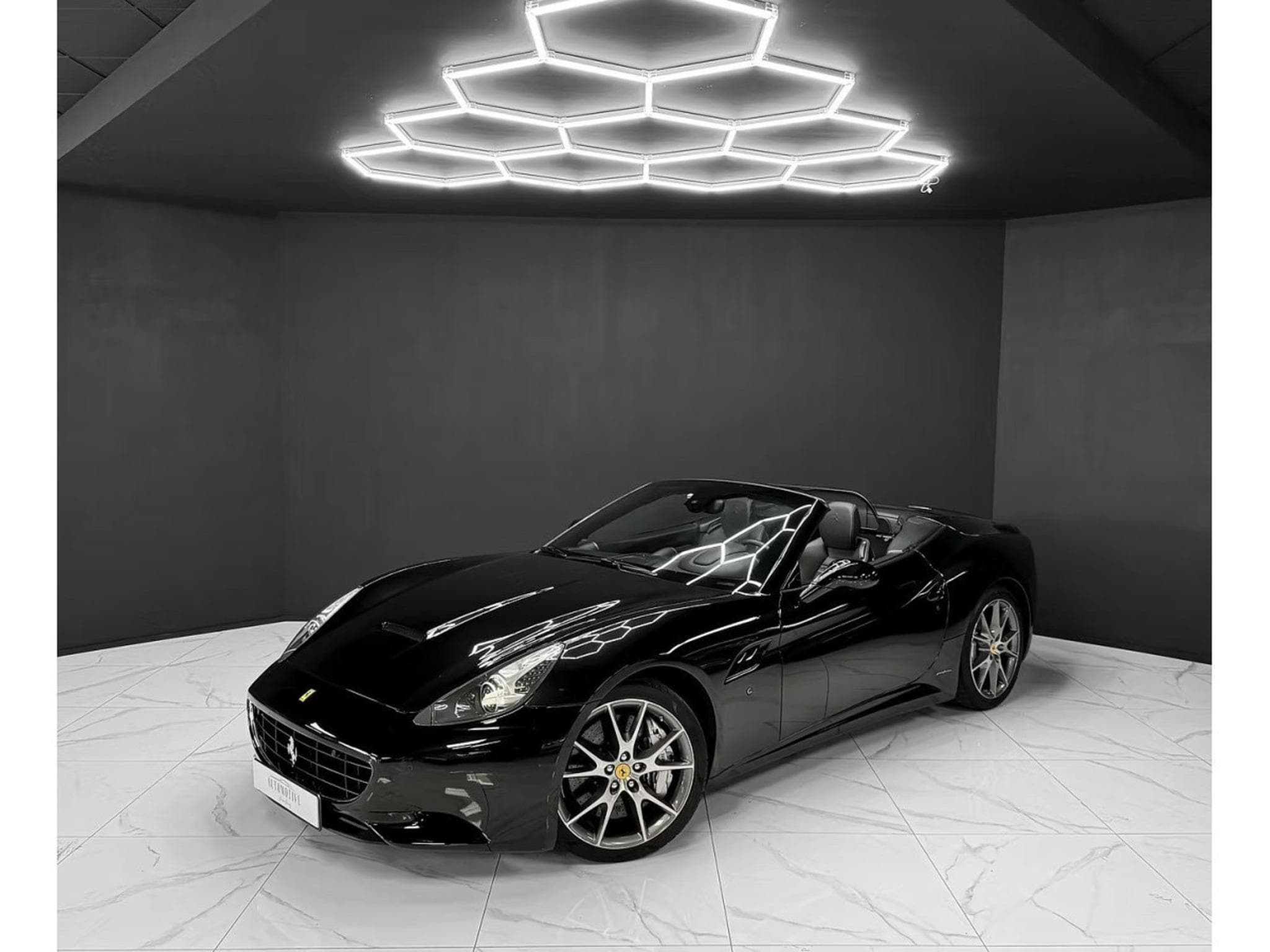 Ferrari California V8 4.3 Nero Daytona (2010) - Photo 1