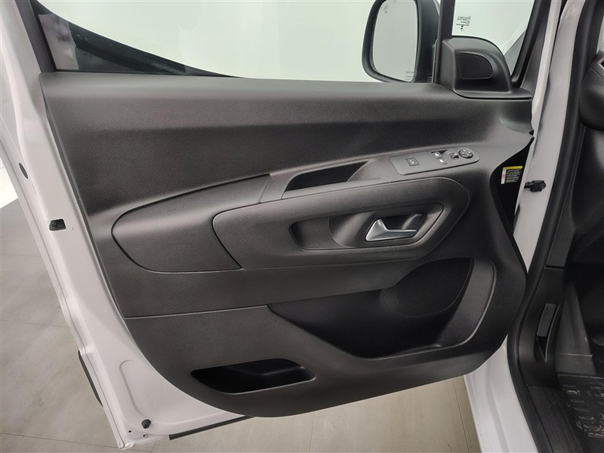 Citroen Berlingo 1.5 BlueHDi Heavy EAT8 NAVI / FULL LED (2025) - Photo 16