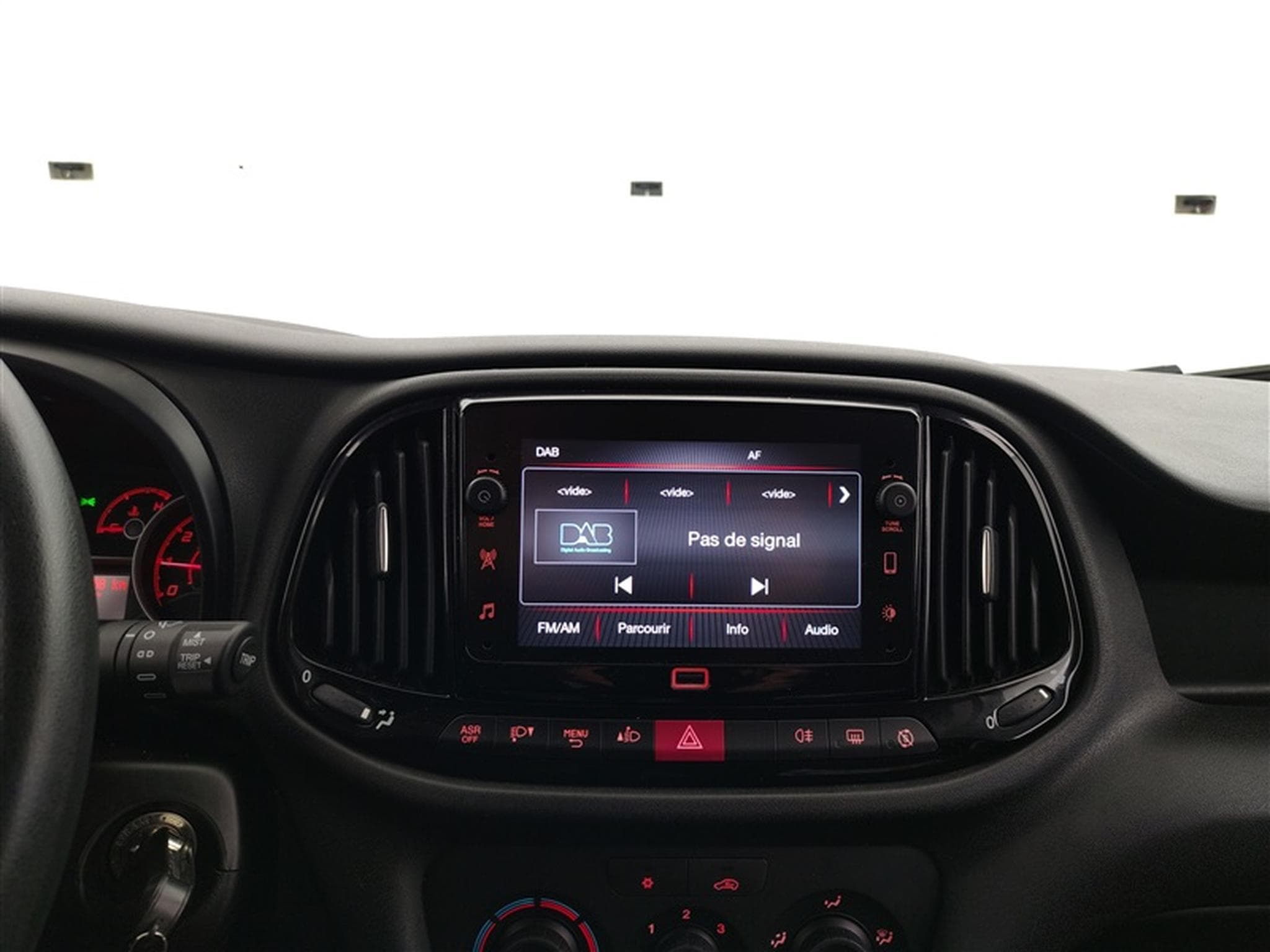 Fiat Doblo 1.6 MJET Cargo CLIM / CARPLAY (2023) - Photo 11