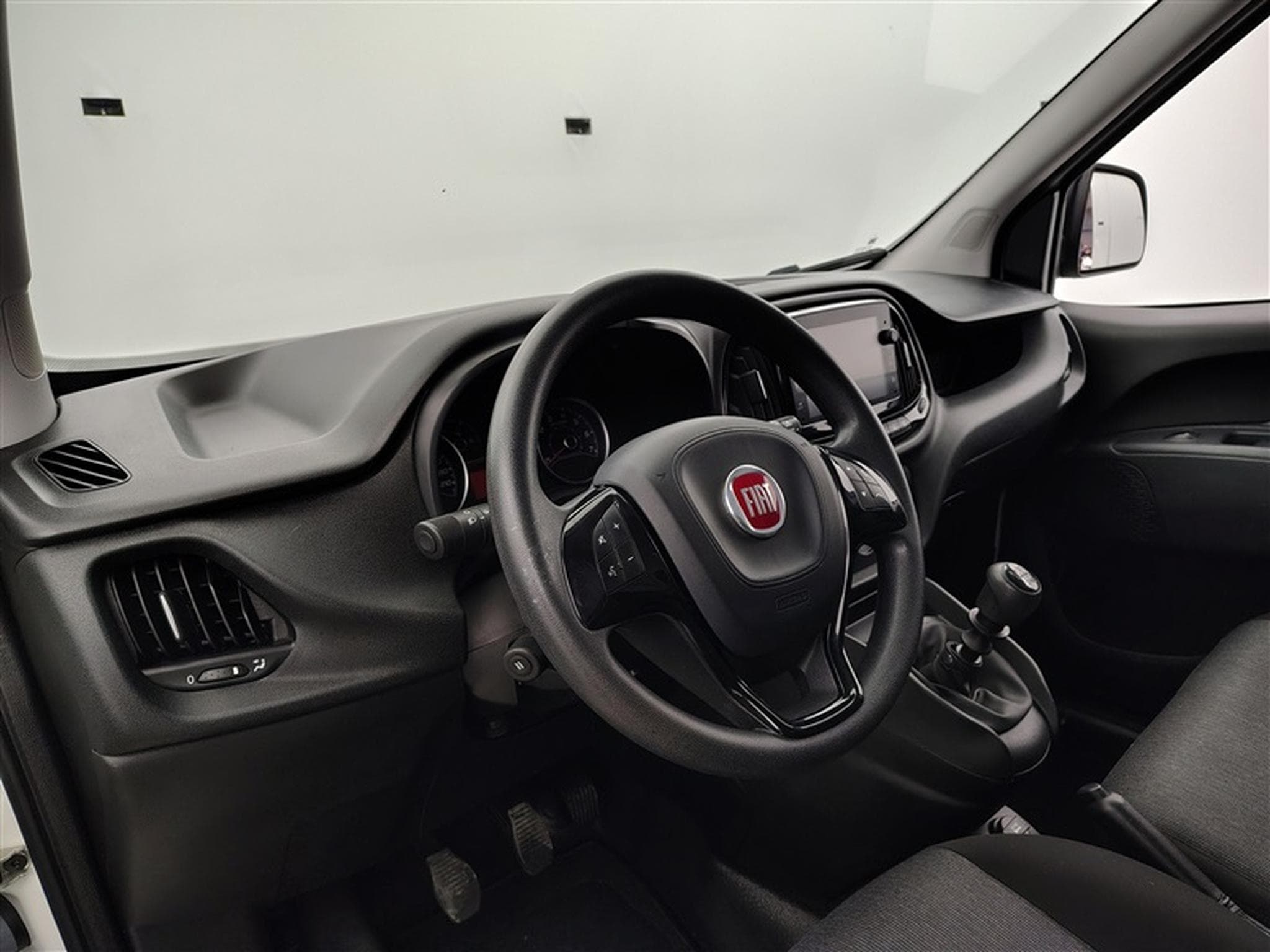 Fiat Doblo 1.6 MJET Cargo CLIM / CARPLAY (2023) - Photo 8