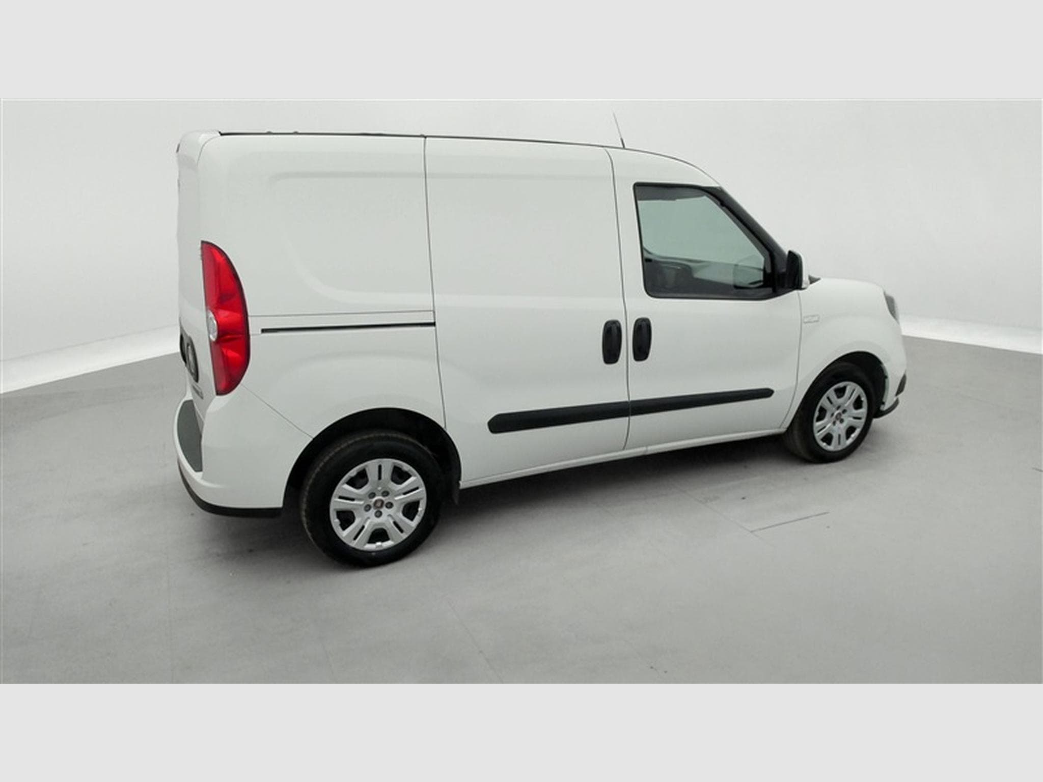 Fiat Doblo 1.6 MJET Cargo CLIM / CARPLAY (2023) - Photo 22