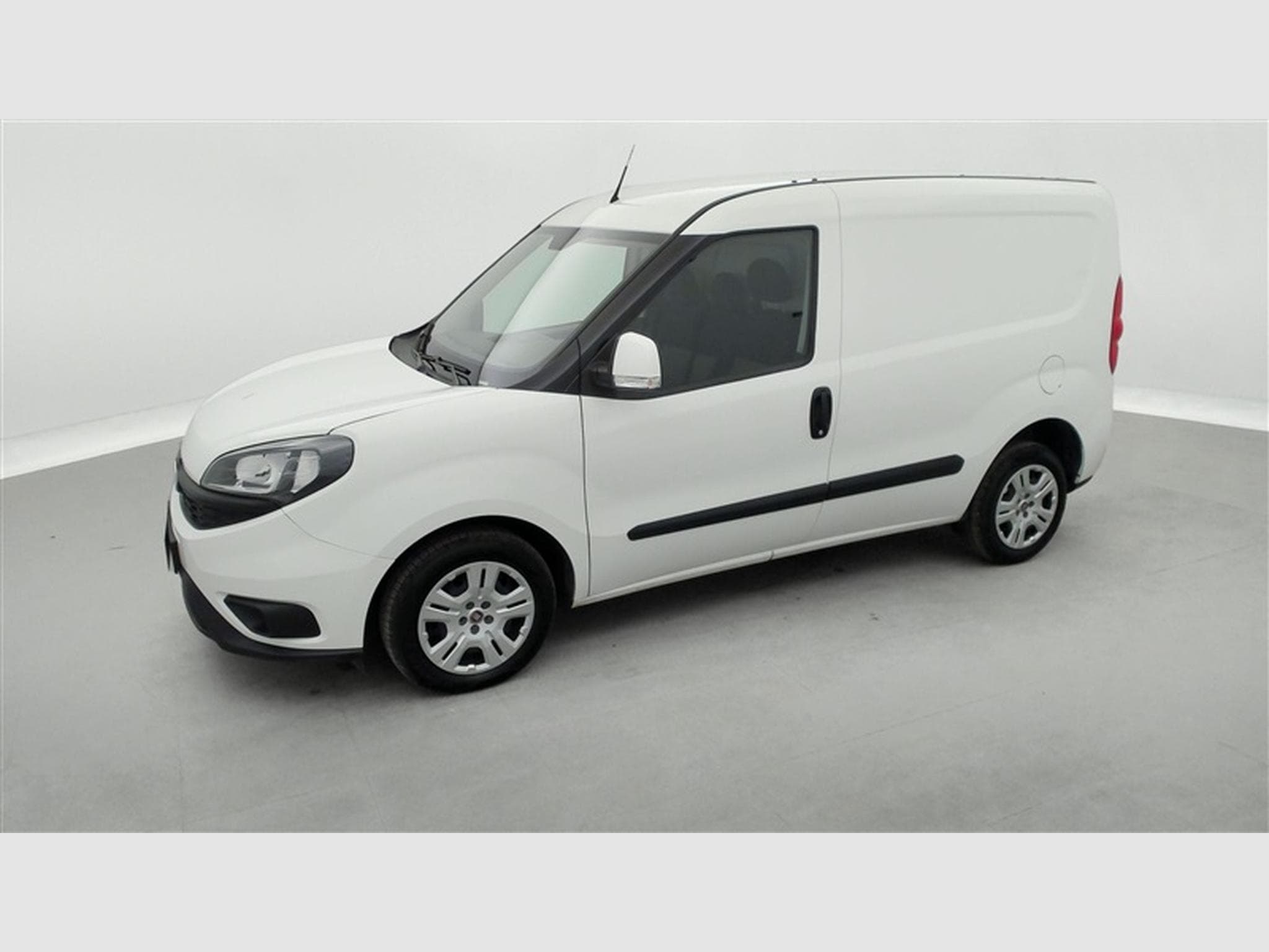 Fiat Doblo 1.6 MJET Cargo CLIM / CARPLAY (2023) - Photo 19
