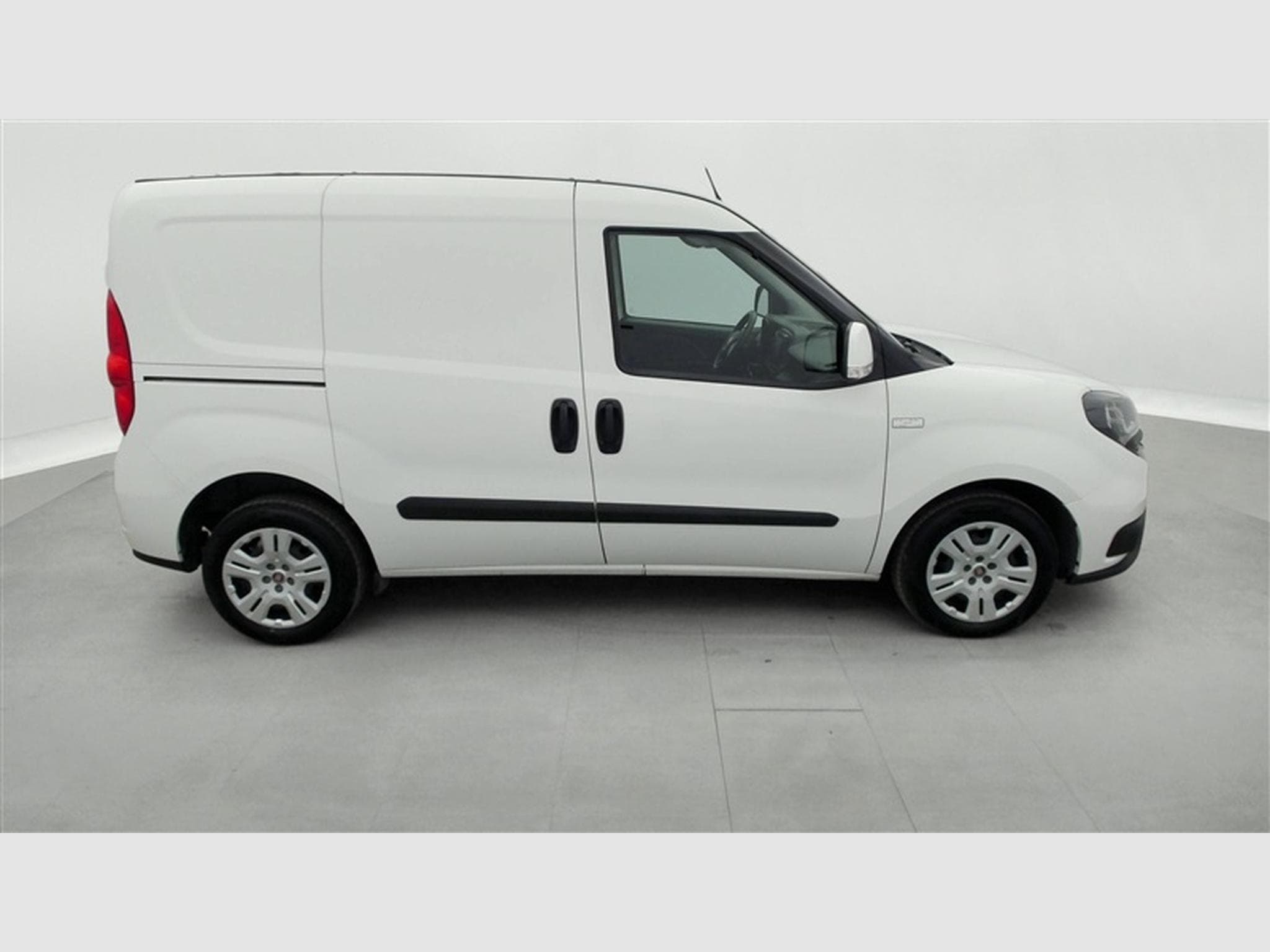 Fiat Doblo 1.6 MJET Cargo CLIM / CARPLAY (2023) - Photo 21