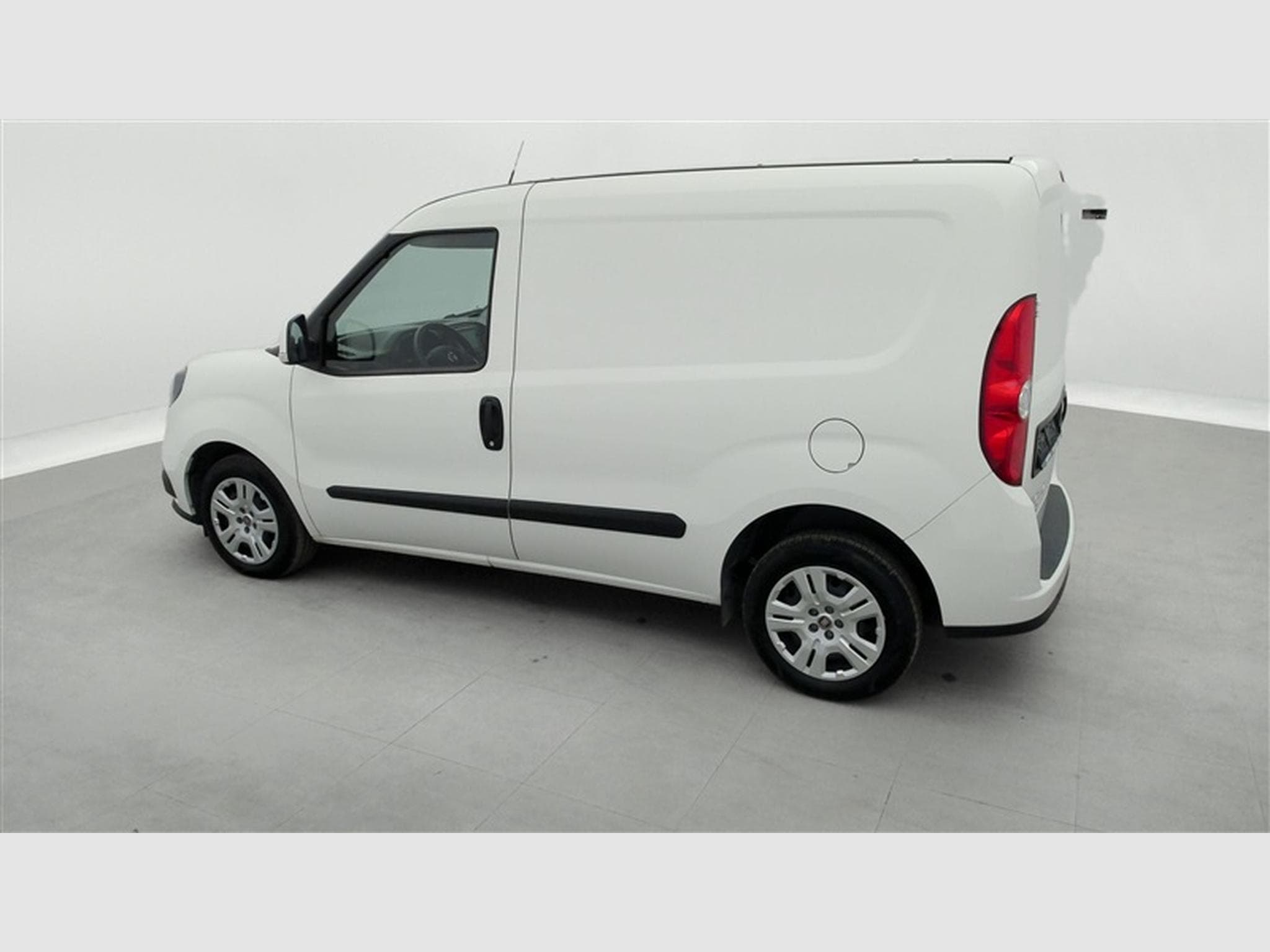 Fiat Doblo 1.6 MJET Cargo CLIM / CARPLAY (2023) - Photo 24